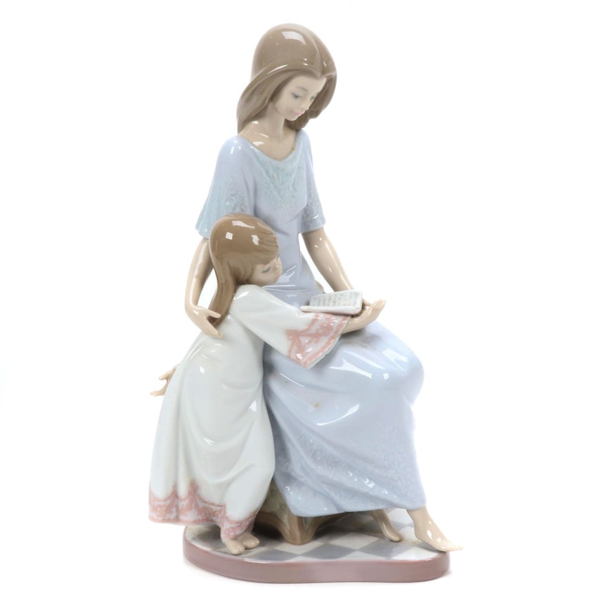Lladró "Bedtime Story Mother" Porcelain Figurine Designed by Francisco Catalá