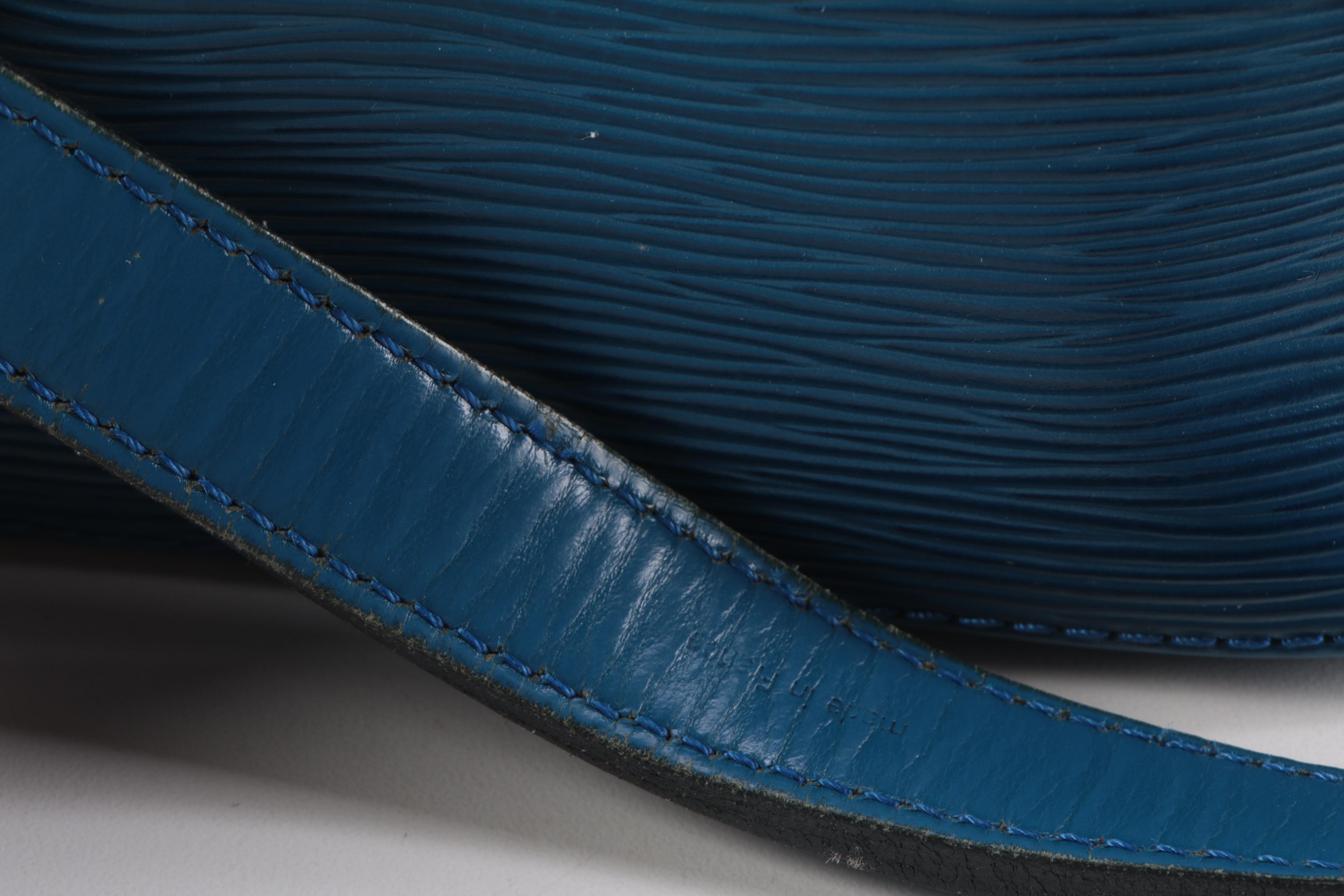 Louis Vuitton Noé Bucket Bag in Toledo Blue Epi and Smooth Leather