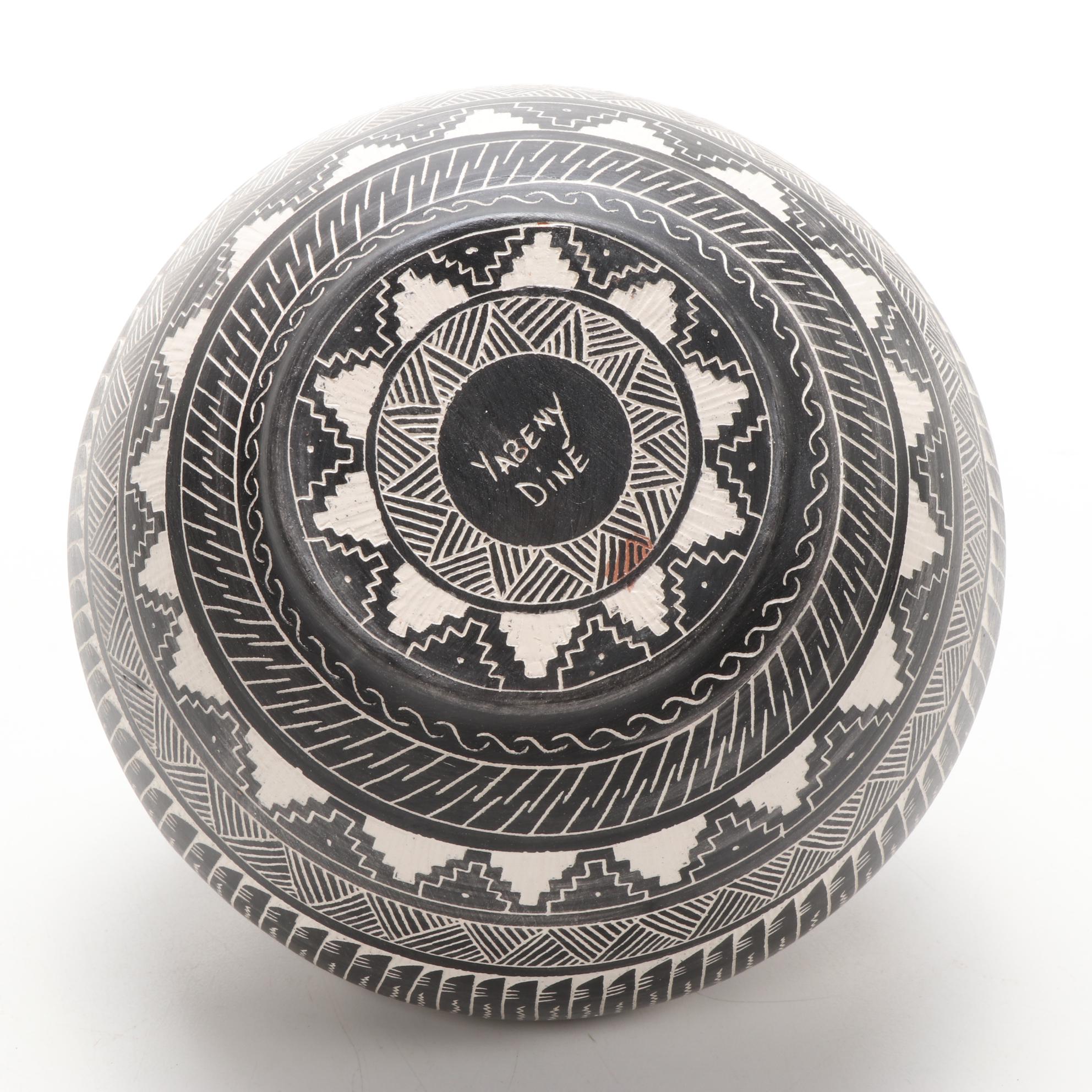 Harriet Yabeny Art Pottery Vase, 21st Century