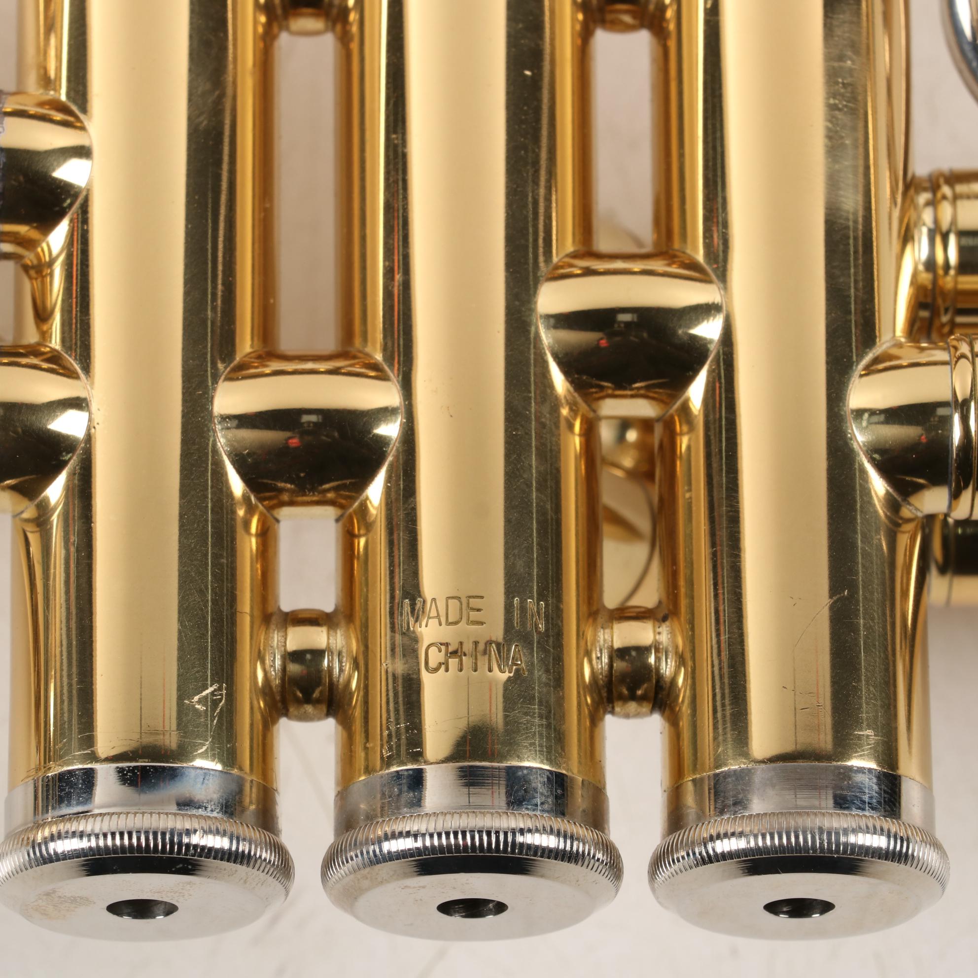 Yamaha YTR-2335 Bb Trumpet with Mouthpieces and Case