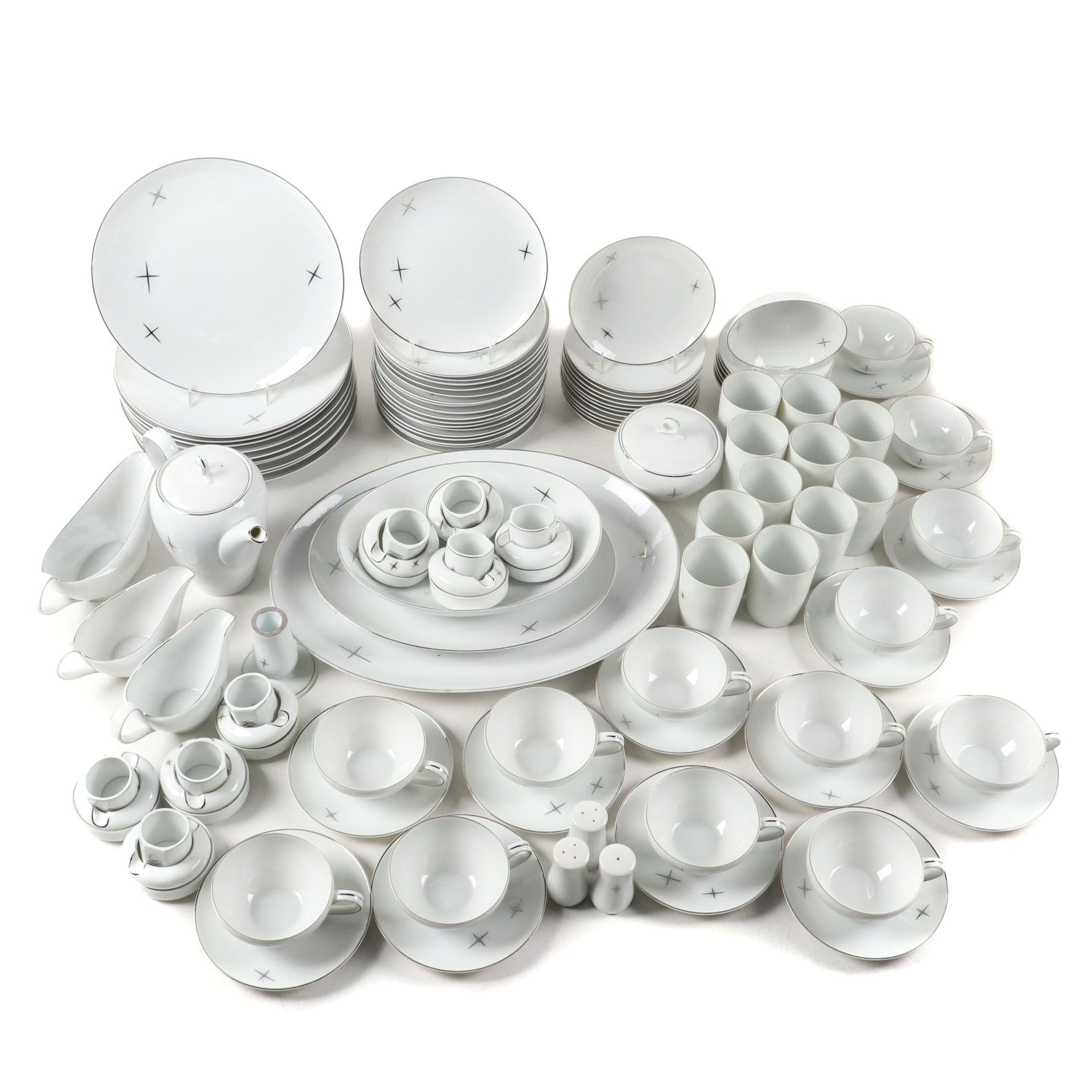 Fukagawa Arita "Cross Star"  Porcelain Dinnerware Set, Late 20th Century