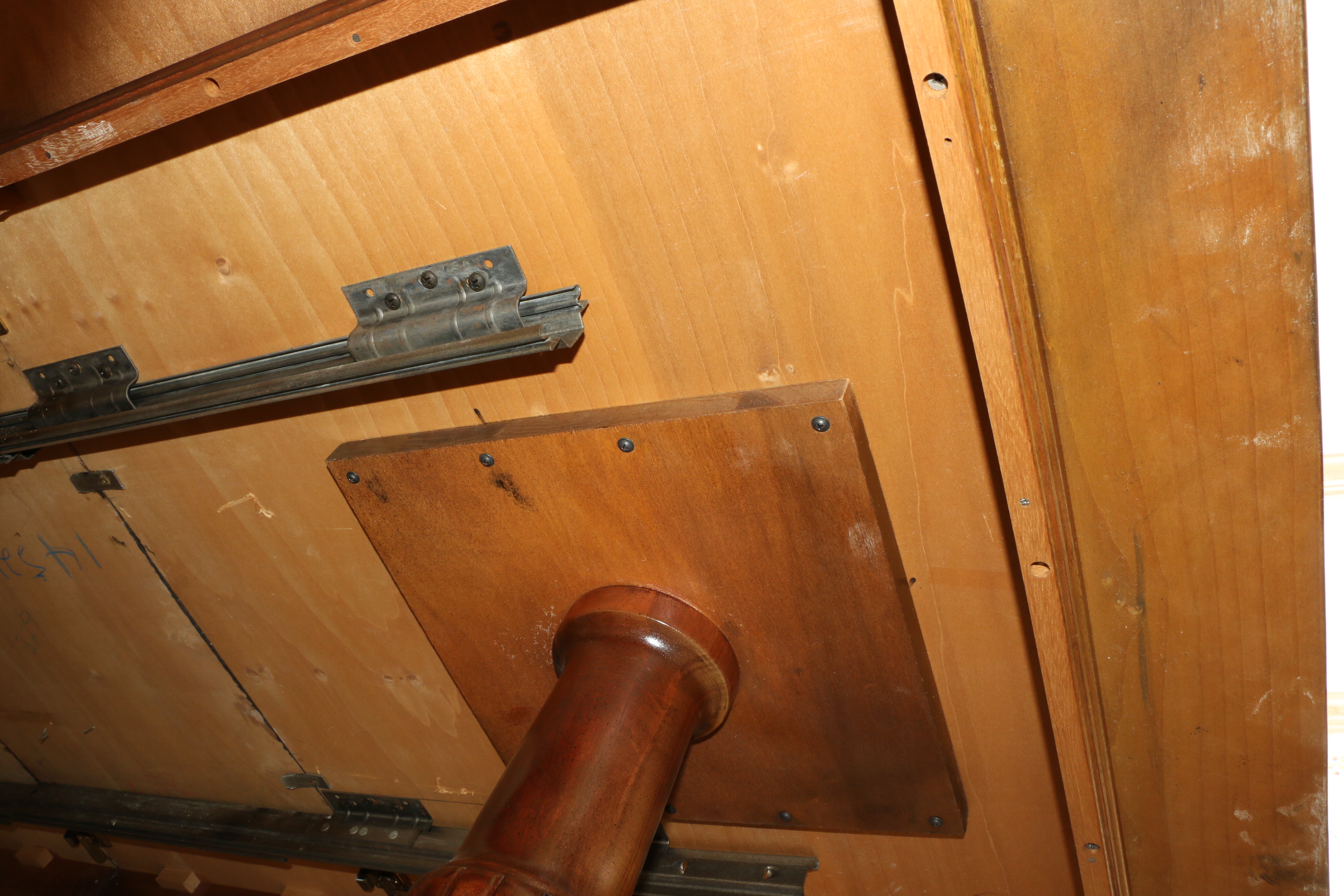 Thomasville Double Pedestal Dining Table and Queen Anne Style Chairs