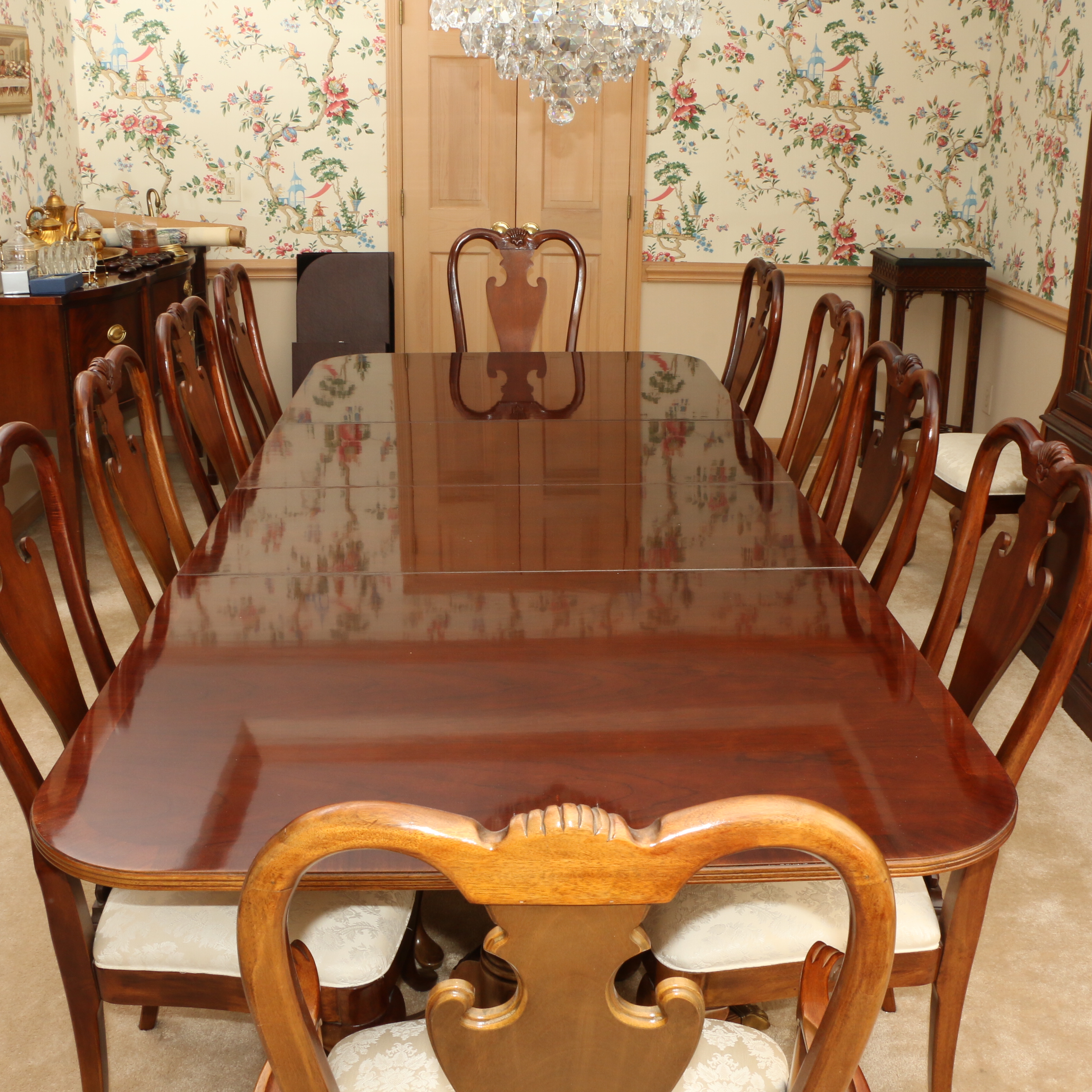 Thomasville Double Pedestal Dining Table and Queen Anne Style Chairs