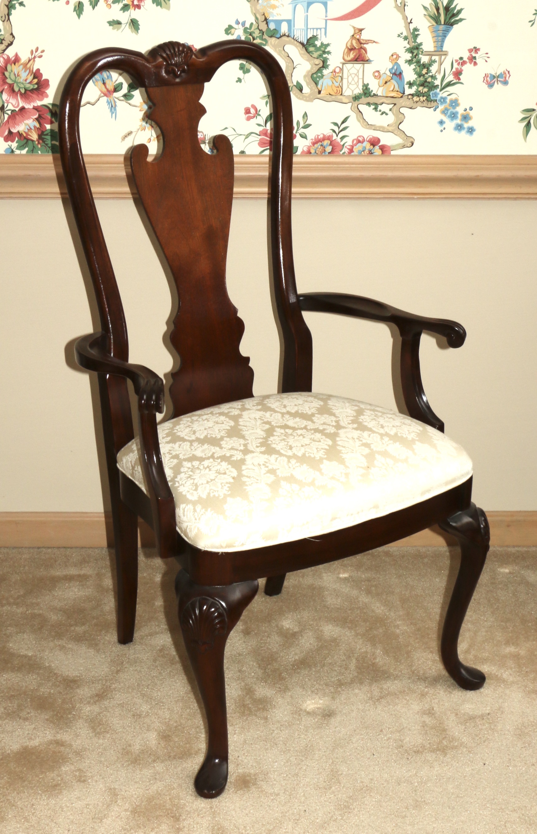 Thomasville Double Pedestal Dining Table and Queen Anne Style Chairs