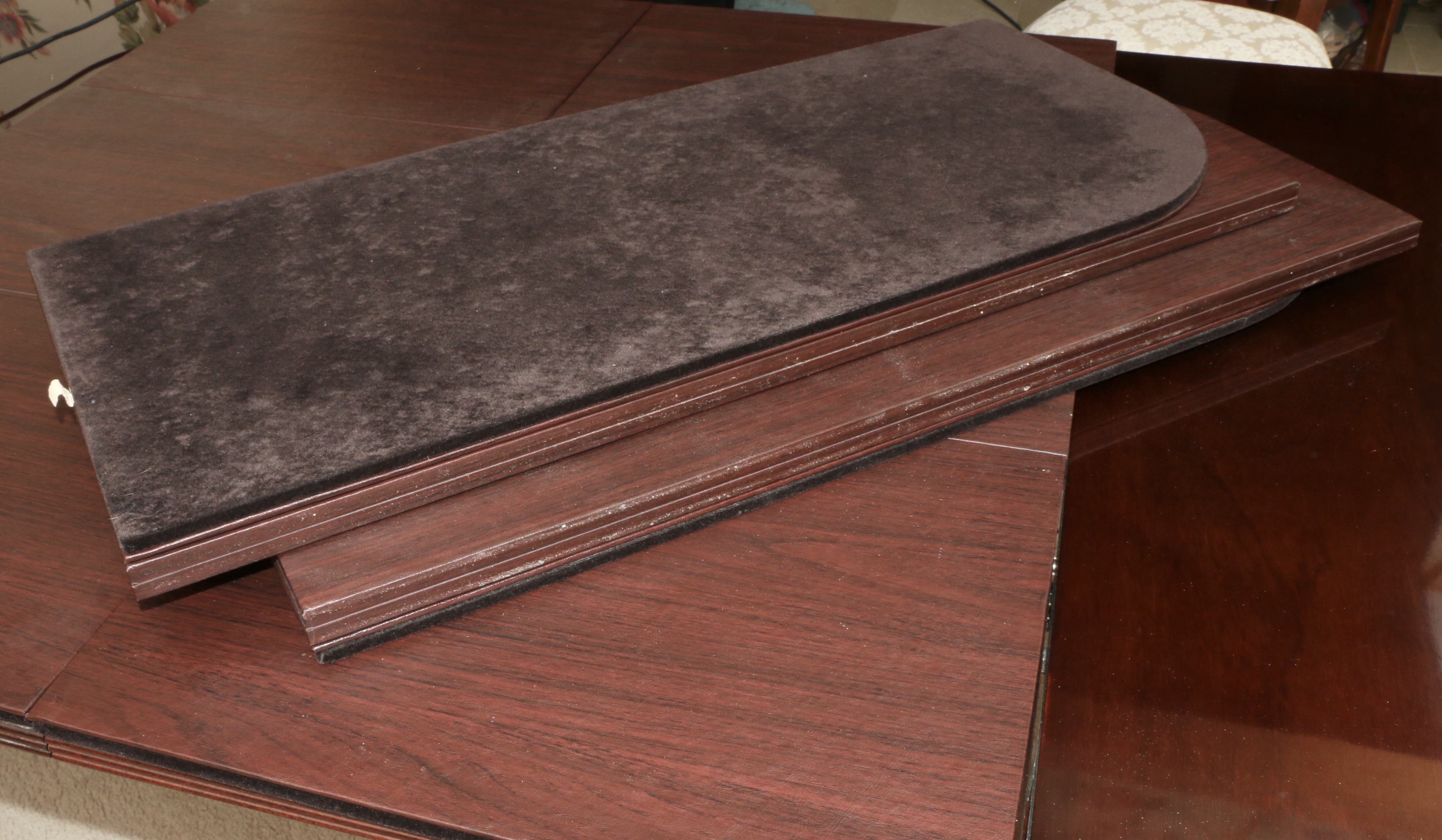 Thomasville Double Pedestal Dining Table and Queen Anne Style Chairs