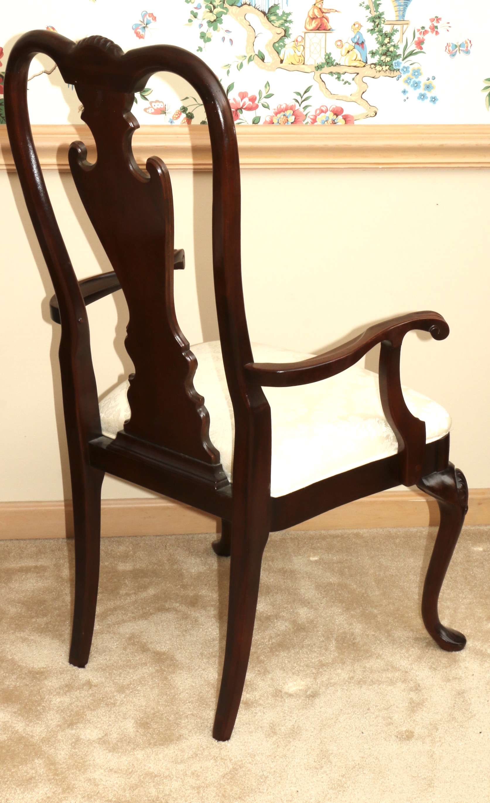 Thomasville Double Pedestal Dining Table and Queen Anne Style Chairs