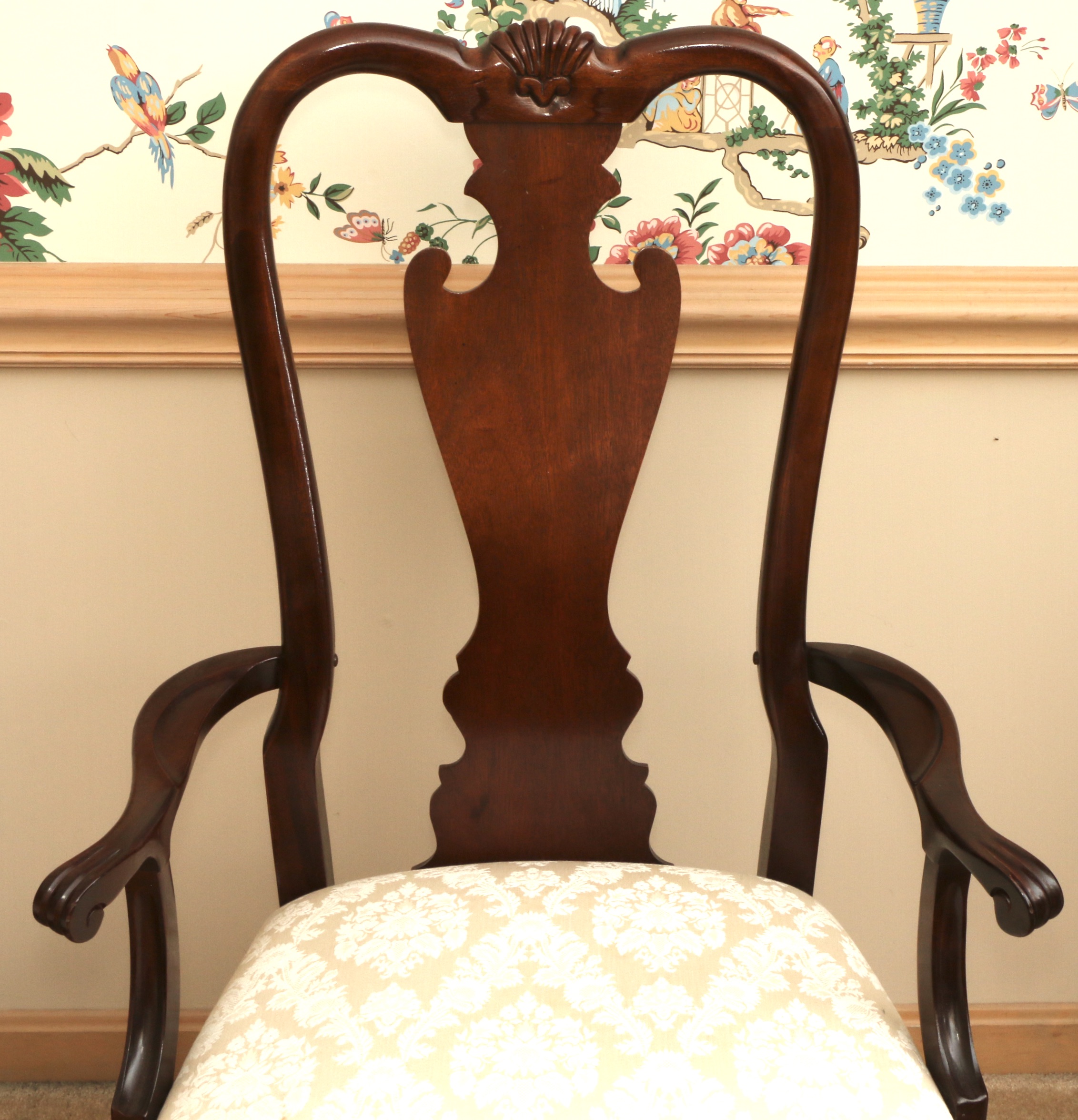 Thomasville Double Pedestal Dining Table and Queen Anne Style Chairs