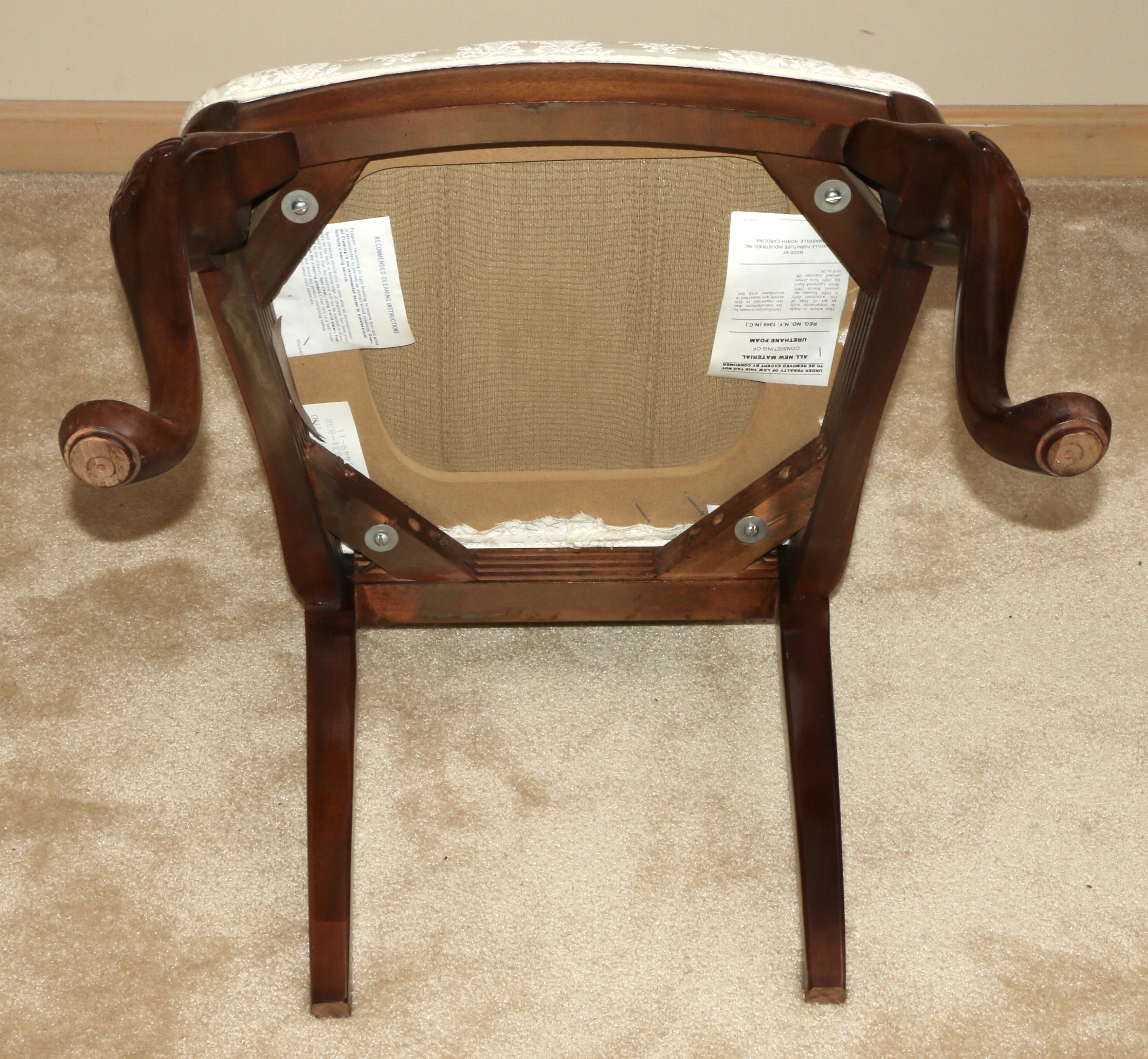 Thomasville Double Pedestal Dining Table and Queen Anne Style Chairs