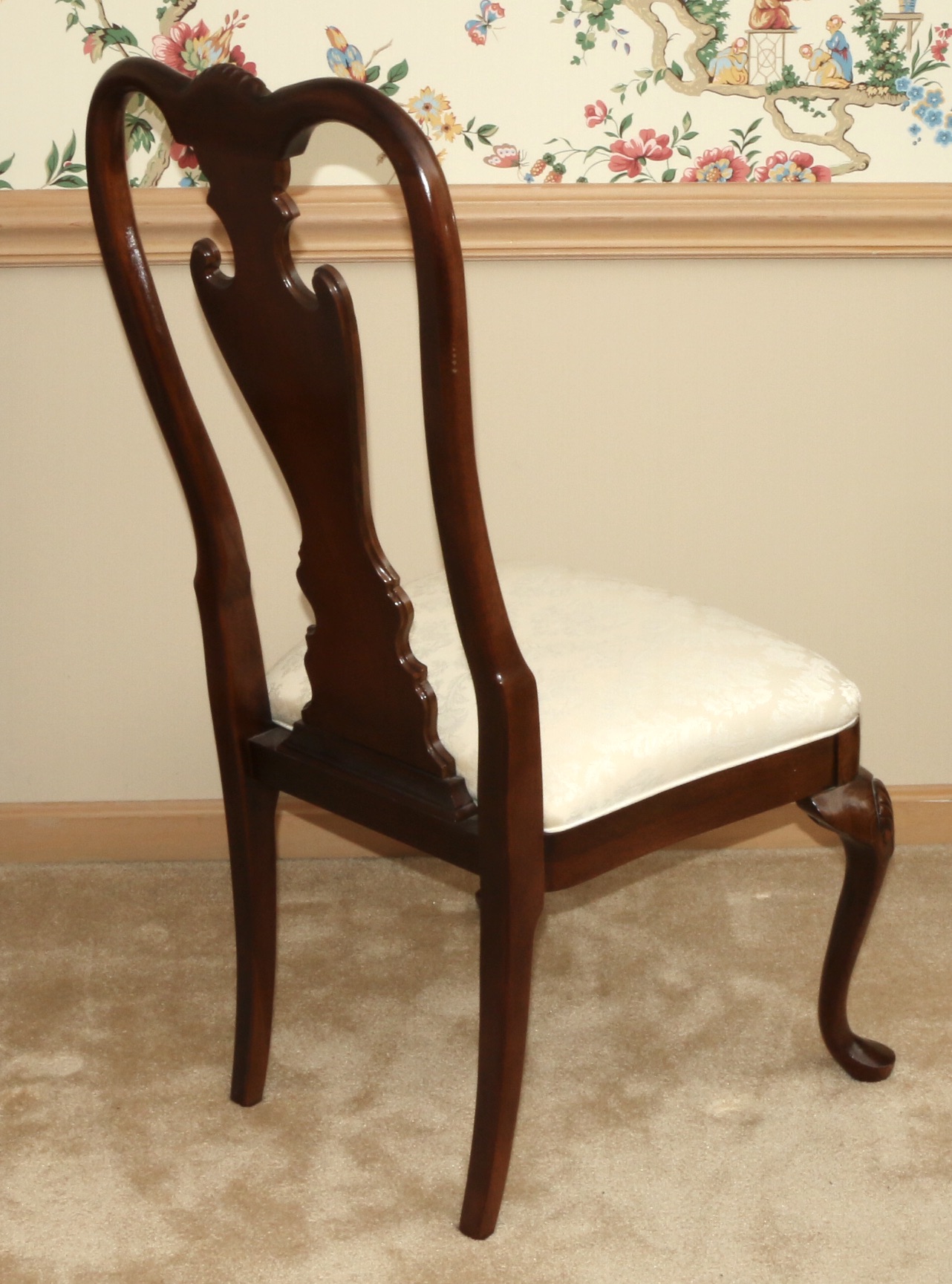 Thomasville Double Pedestal Dining Table and Queen Anne Style Chairs