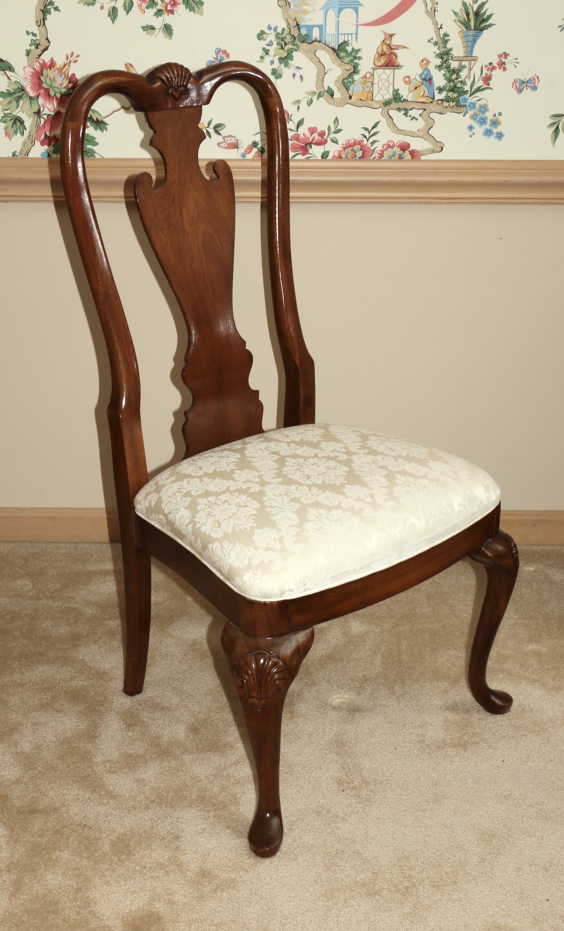 Thomasville Double Pedestal Dining Table and Queen Anne Style Chairs