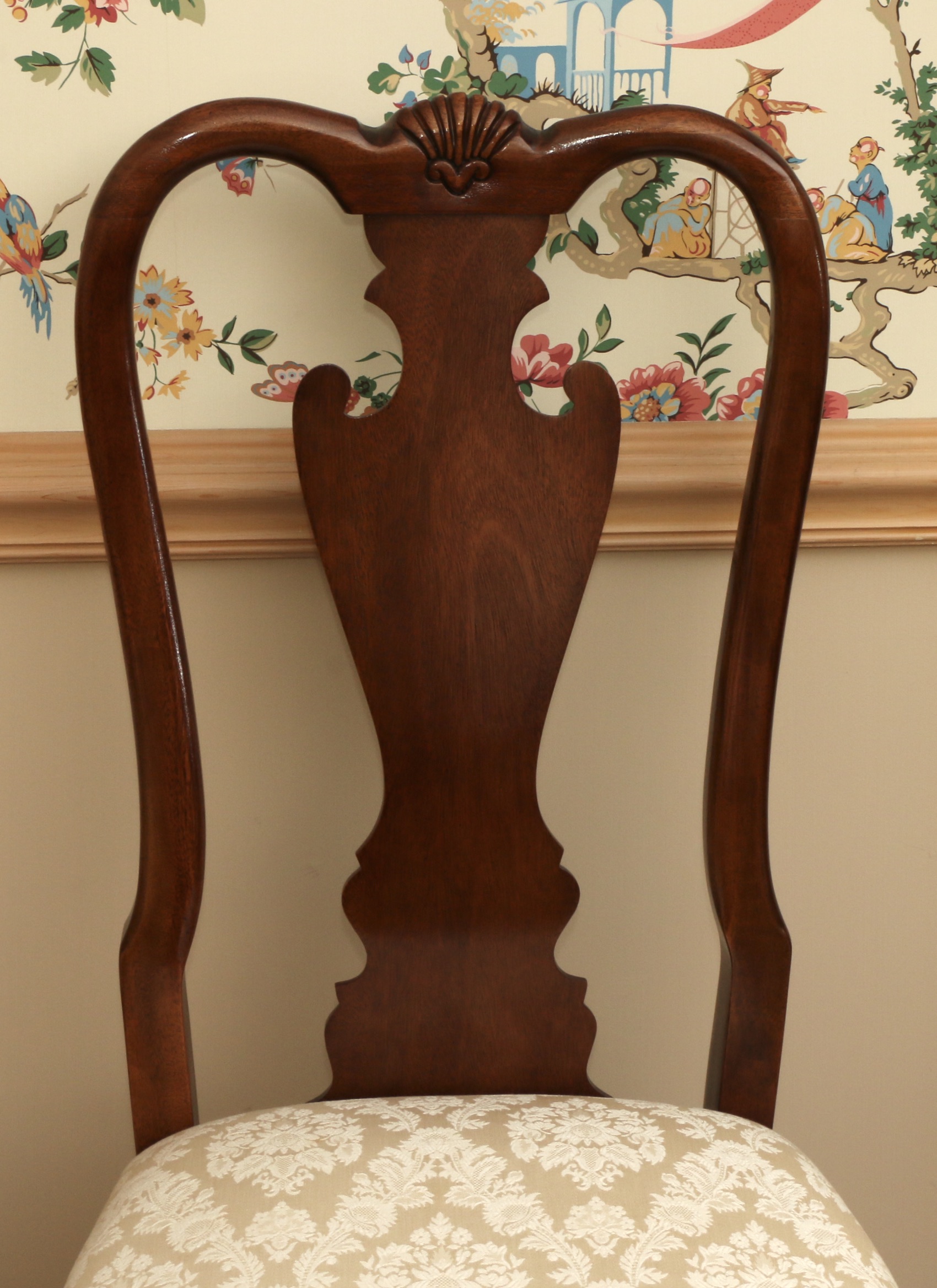 Thomasville Double Pedestal Dining Table and Queen Anne Style Chairs