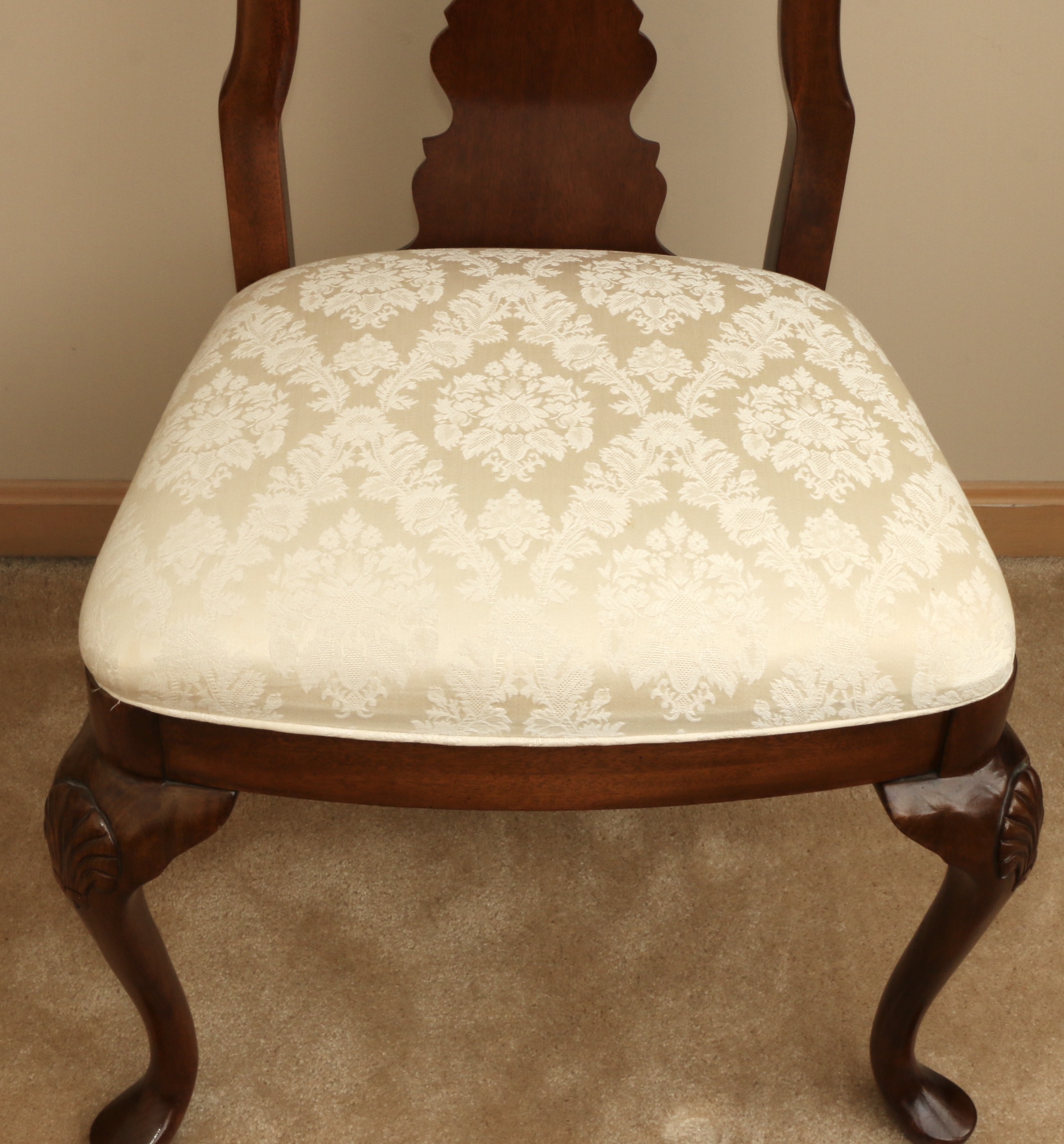 Thomasville Double Pedestal Dining Table and Queen Anne Style Chairs