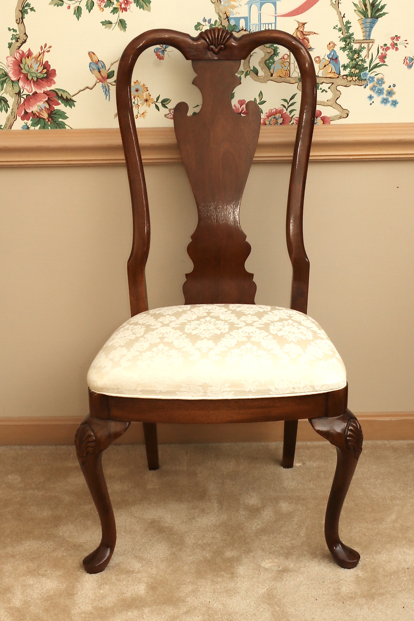 Thomasville Double Pedestal Dining Table and Queen Anne Style Chairs