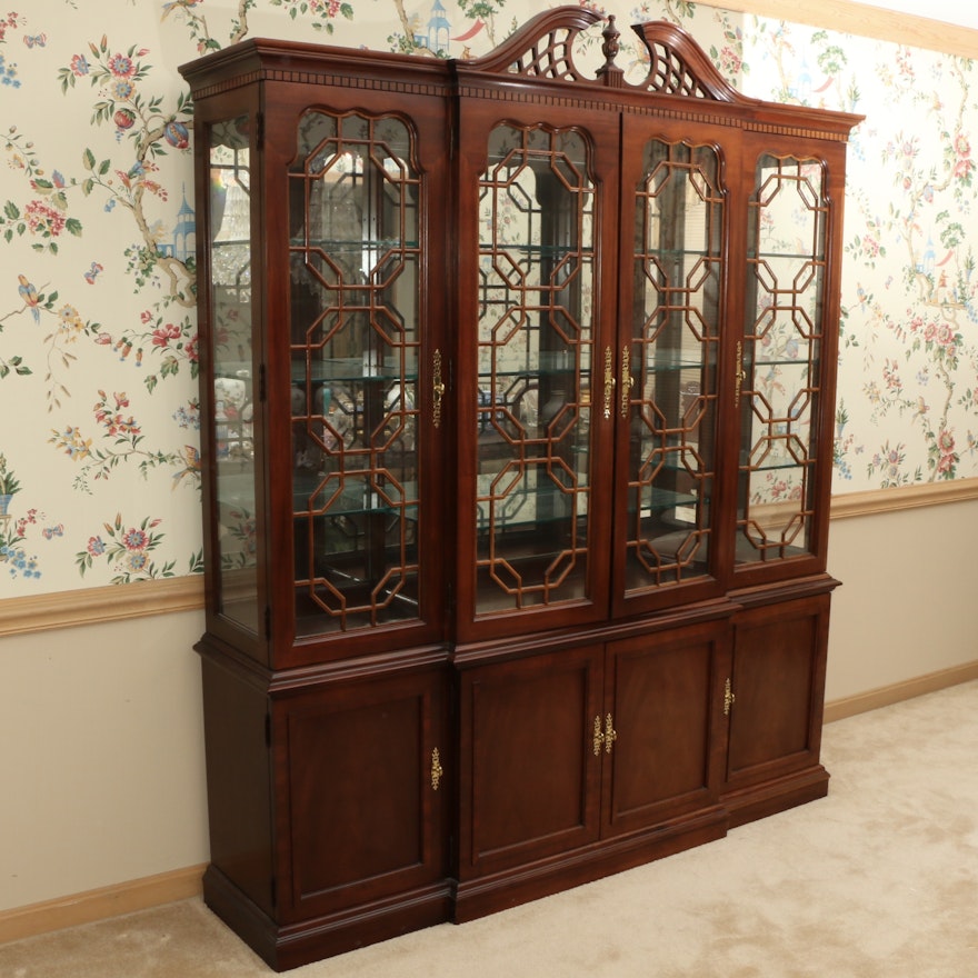 Thomasville Chippendale Style Mahogany China Cabinet