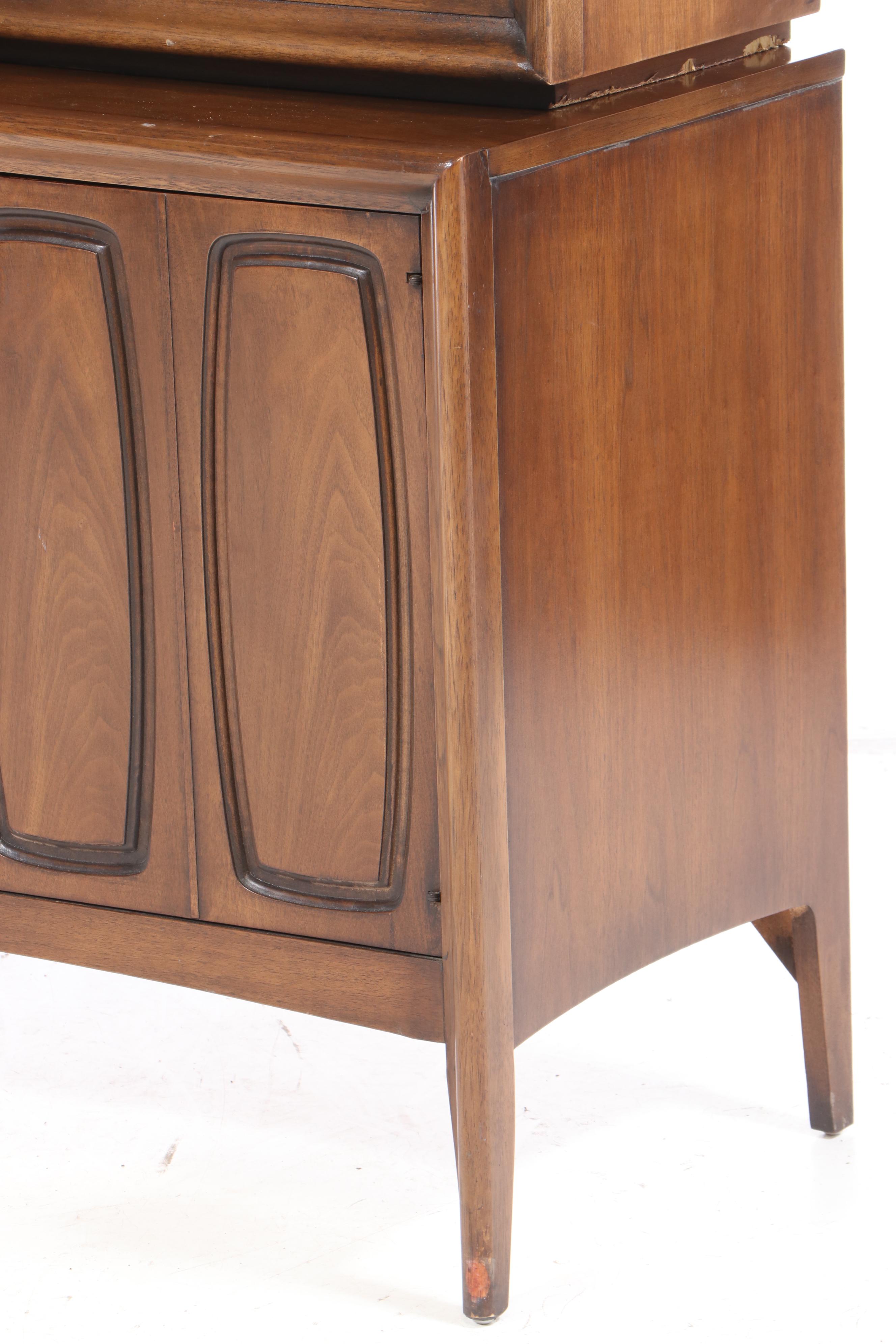 Broyhill Premier "Emphasis" Mid Century Modern Illuminated Walnut China Cabinet