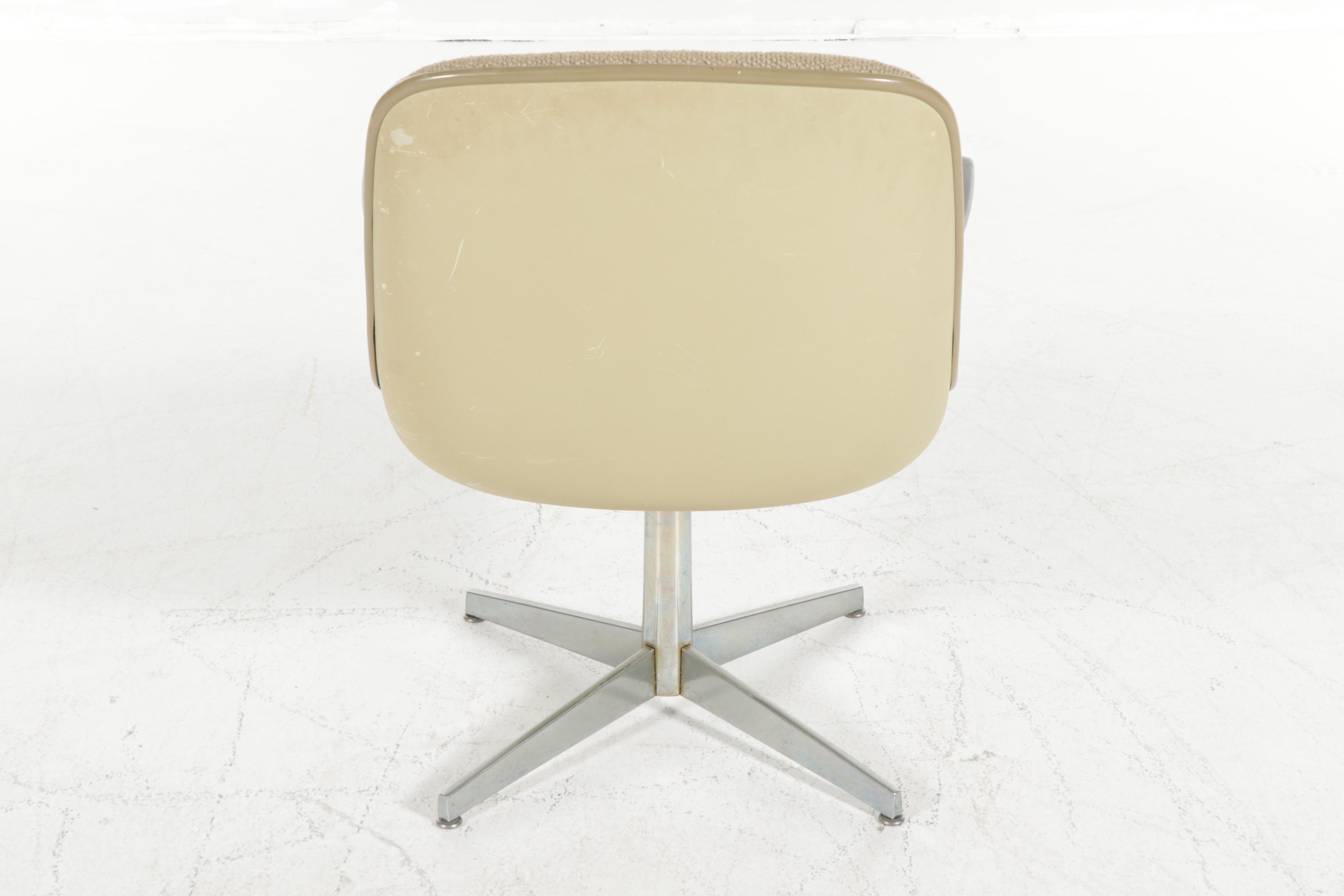 Steelcase Model 451 Fiberglass Shell Swivel Chair, Late 20th Century
