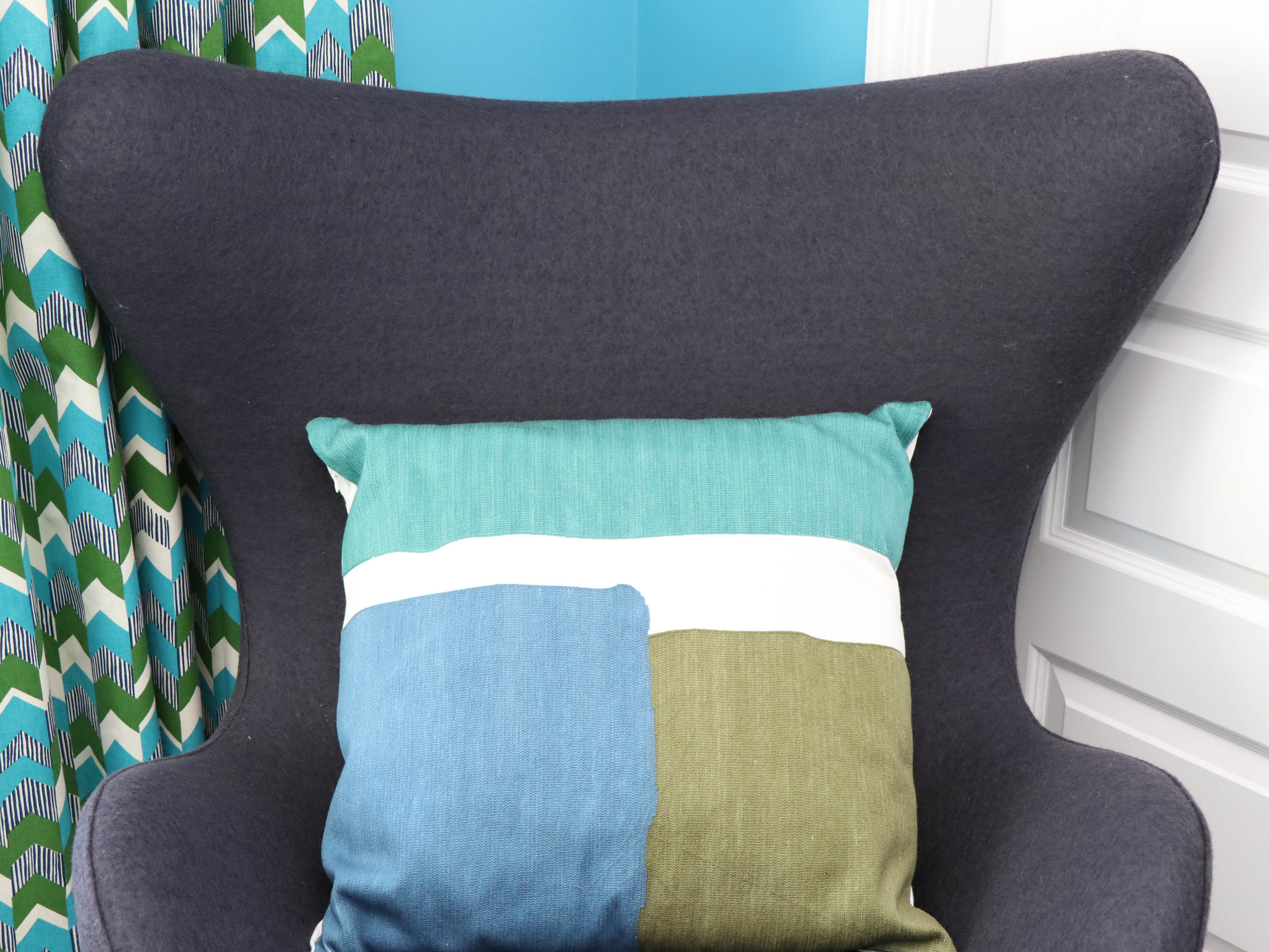 Modern Heather Grey Egg Chair and Pillow