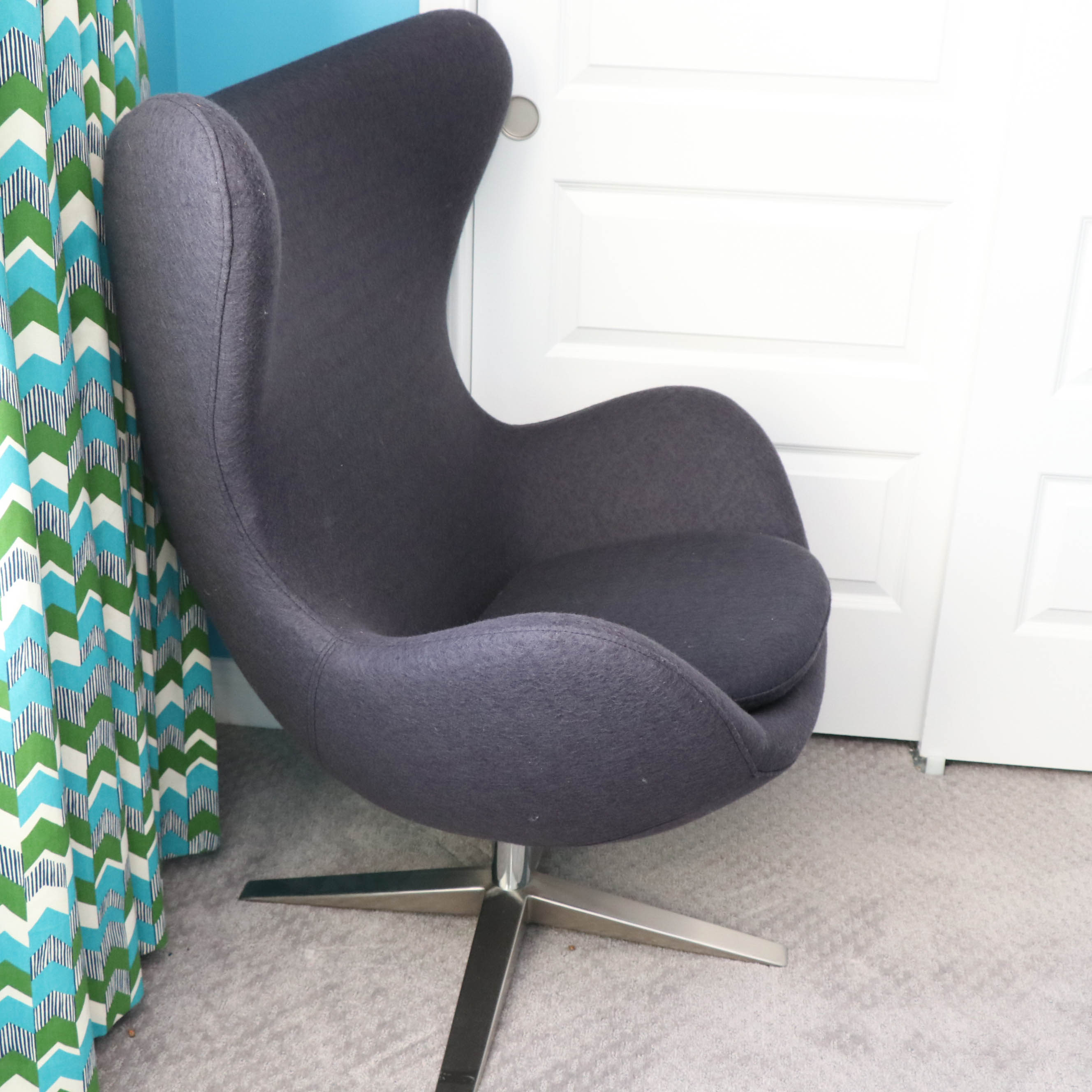 Modern Heather Grey Egg Chair and Pillow