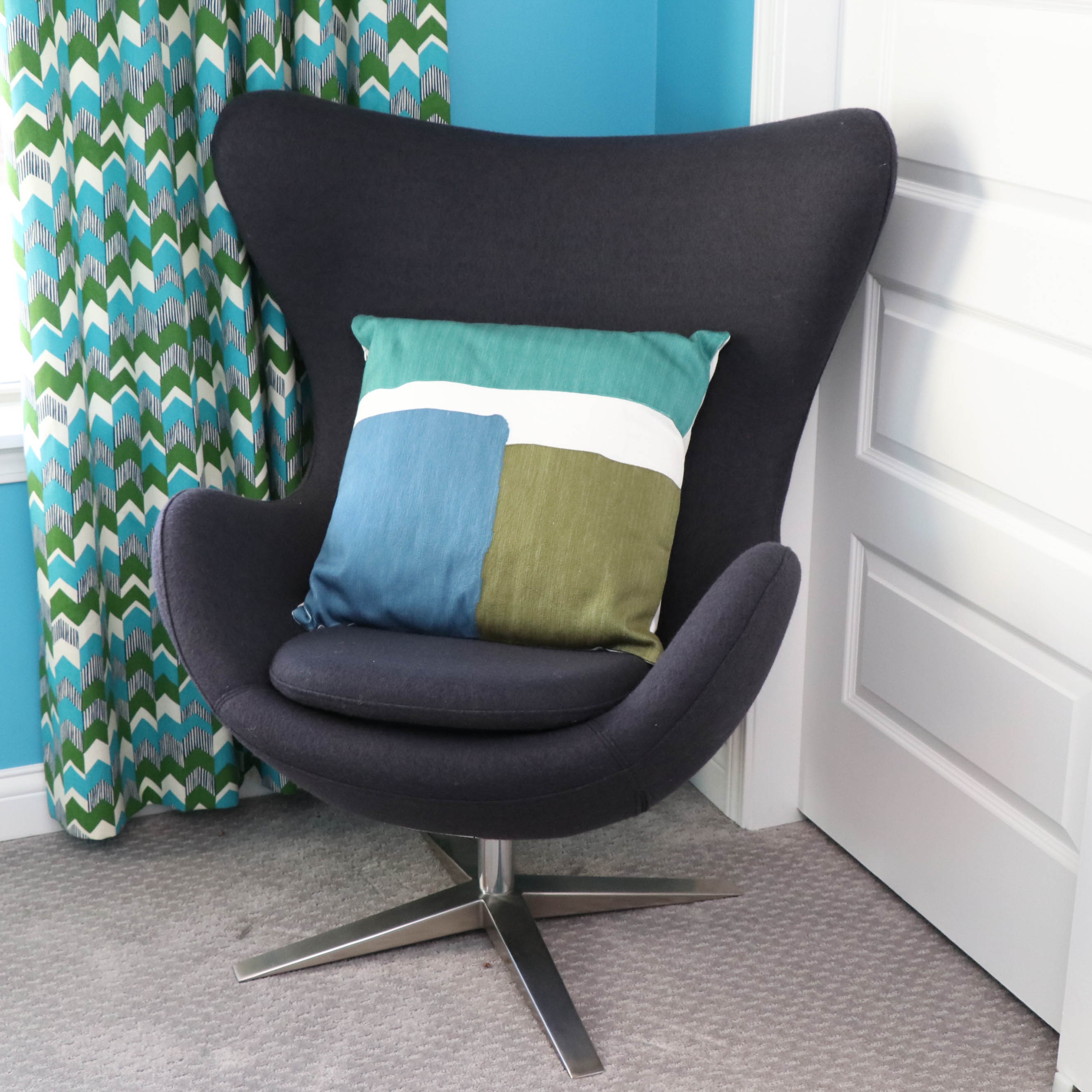 Modern Heather Grey Egg Chair and Pillow