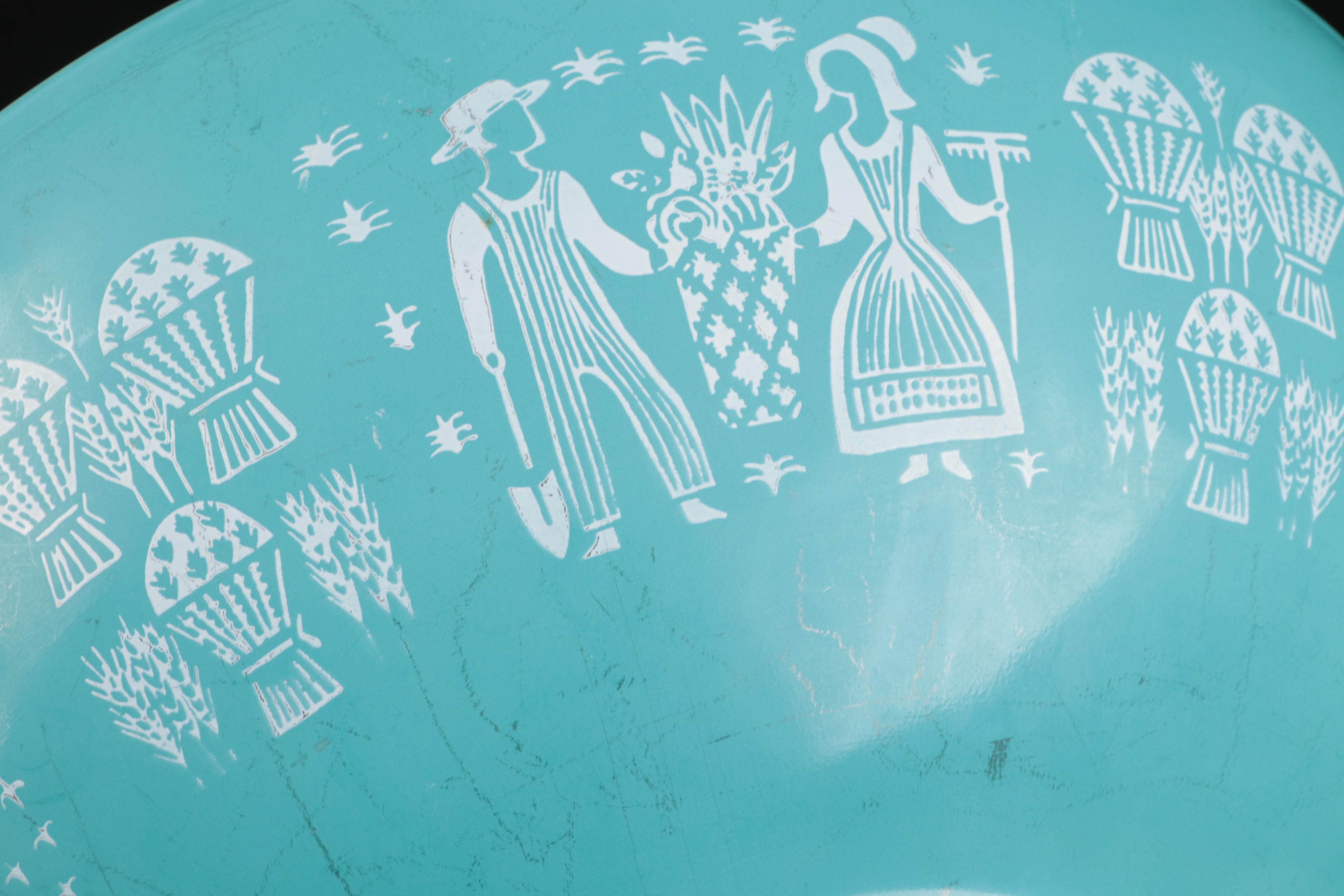 Pyrex "Butterprint" Cinderella Bowls with "Snowflake" Casserole Dish