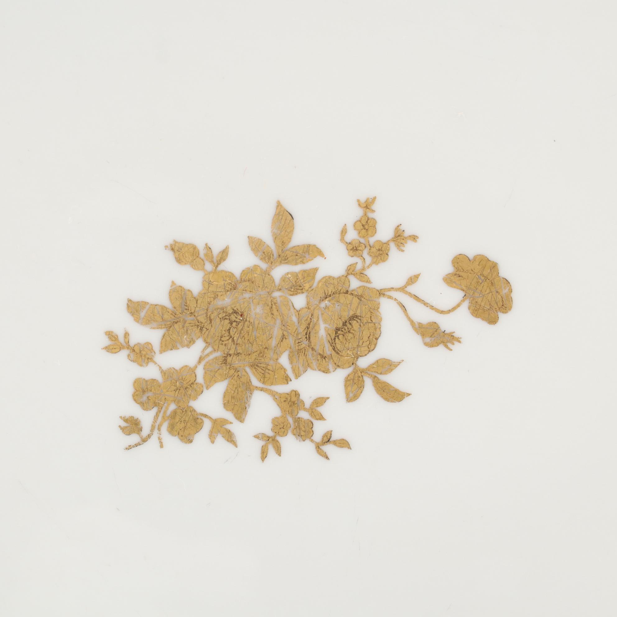 Weimar "Katharina" Porcelain Serveware and Porcelain Rose Table Décor