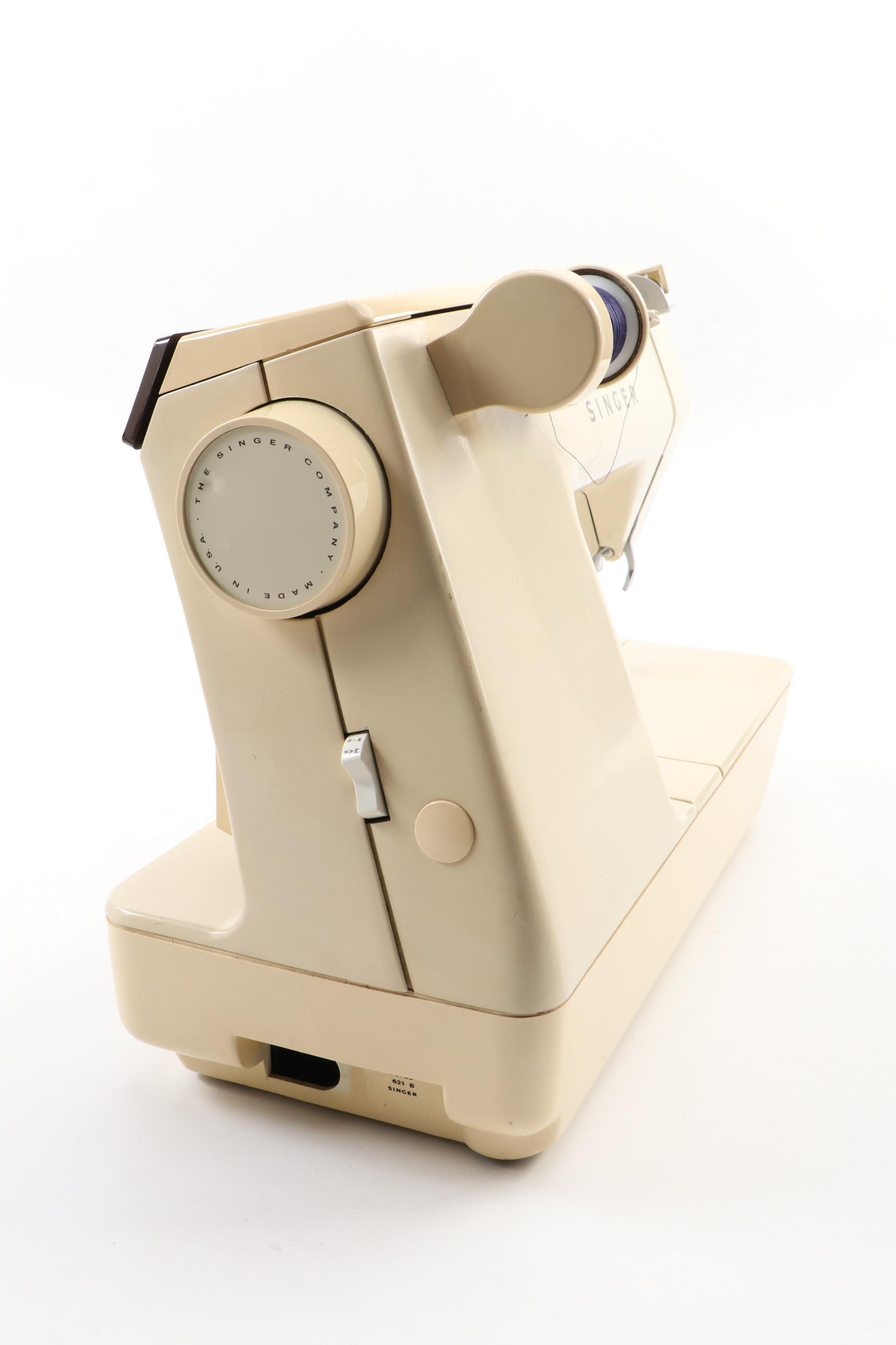 Singer Touch-Tronic 2005 Memory Sewing Machine and Buttonholer with Accessories