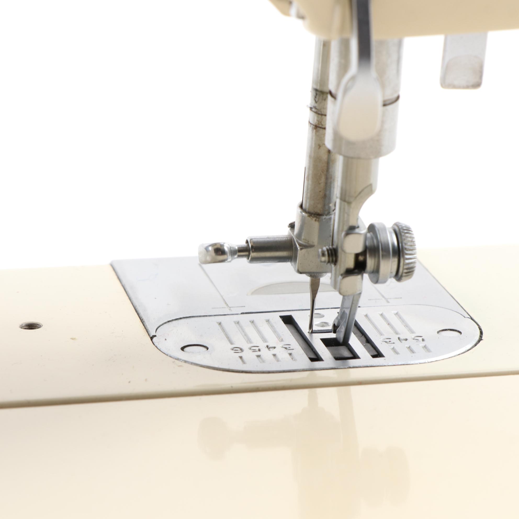 Singer Touch-Tronic 2005 Memory Sewing Machine and Buttonholer with Accessories