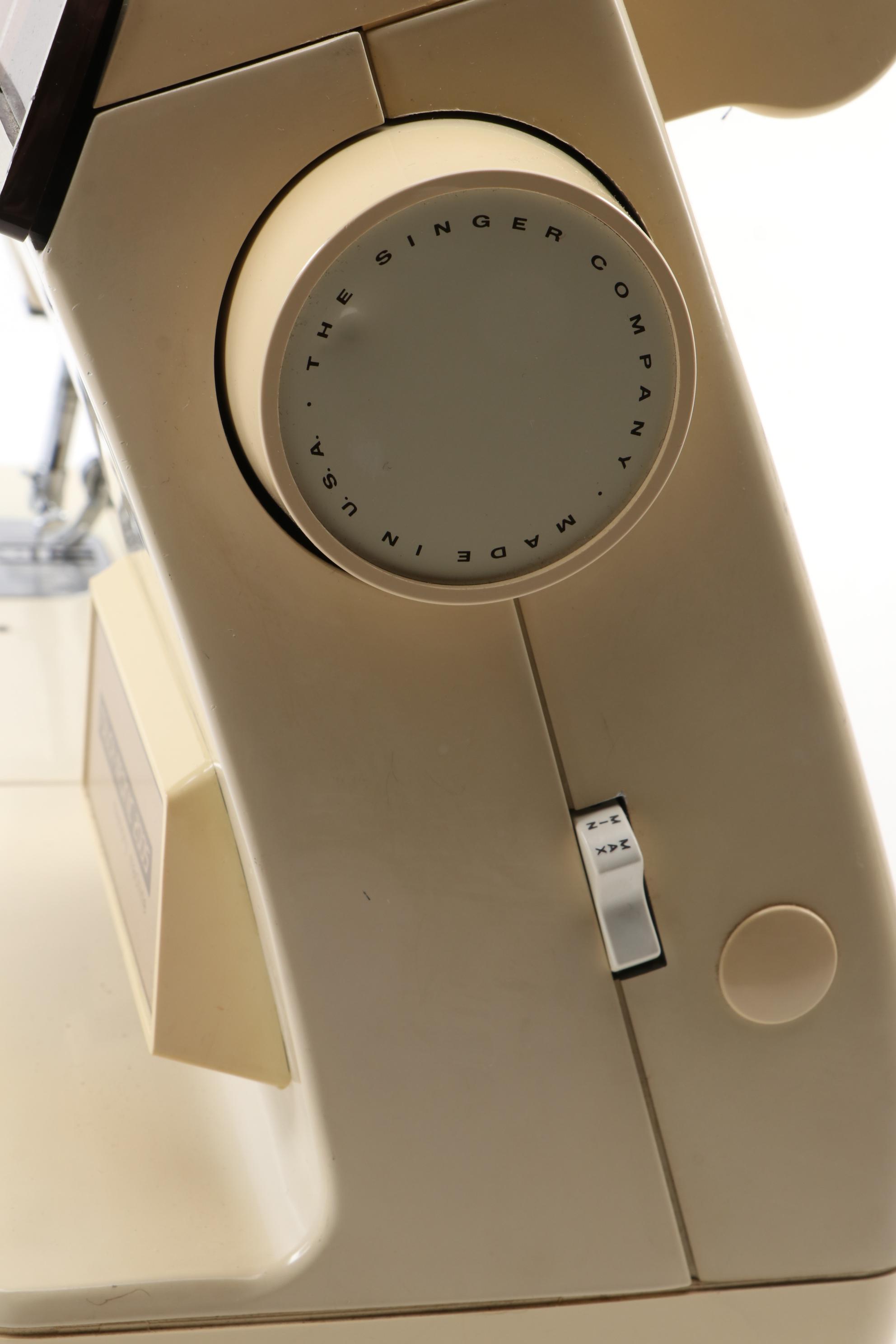 Singer Touch-Tronic 2005 Memory Sewing Machine and Buttonholer with Accessories