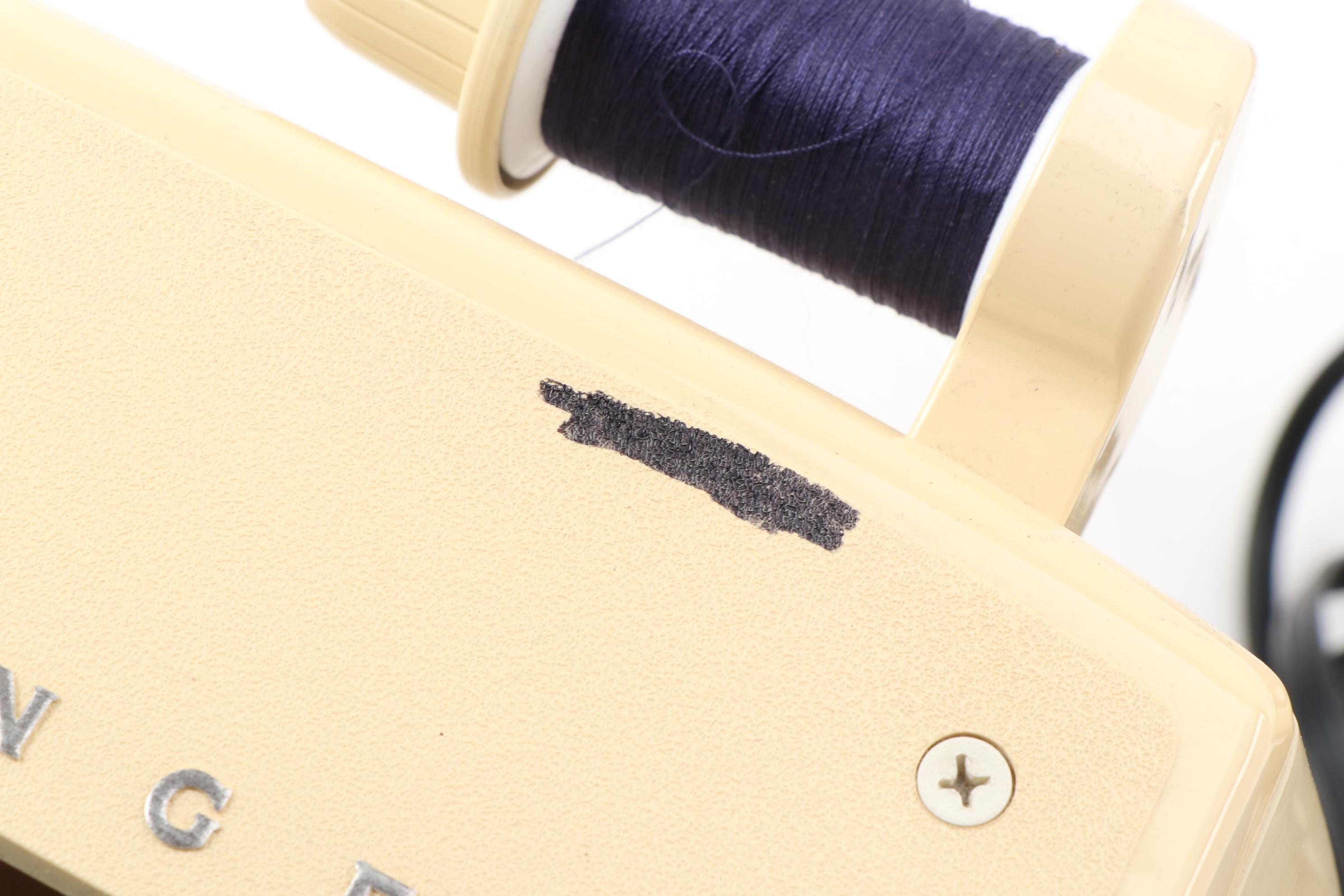 Singer Touch-Tronic 2005 Memory Sewing Machine and Buttonholer with Accessories