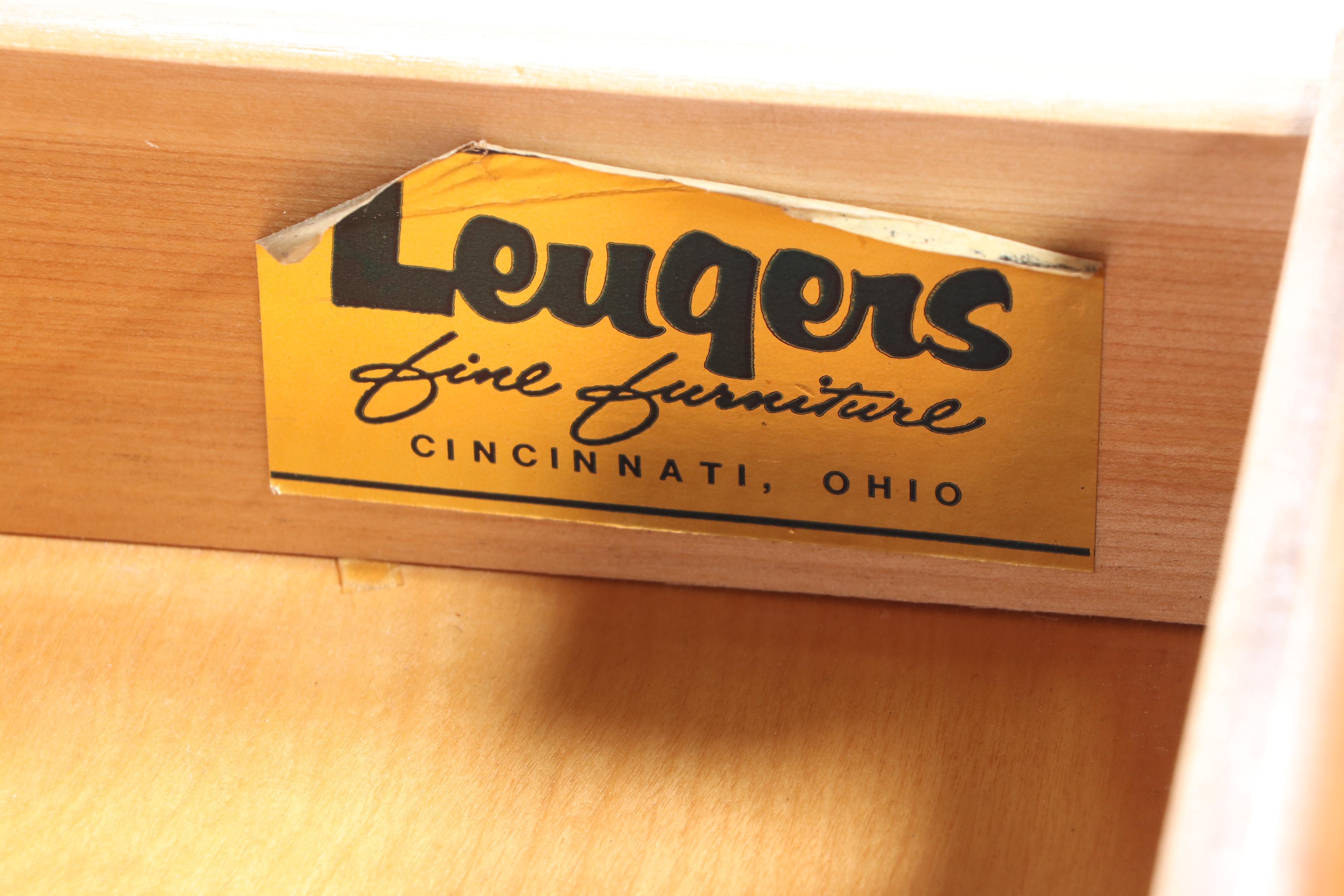 Ethan Allen Chippendale Style Maple China Cabinet, Late 20th Century