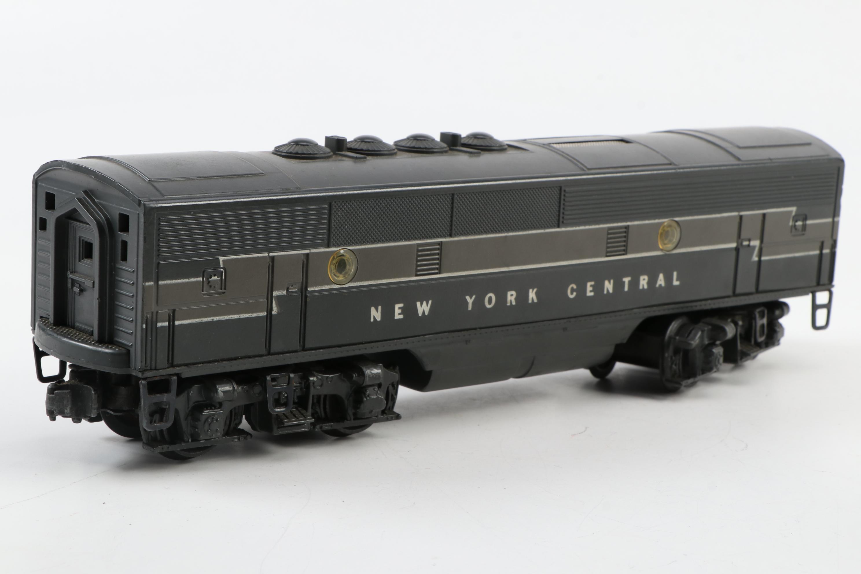 Lionel O Gauge New York Central Post War Diesel Engine and Passenger Car