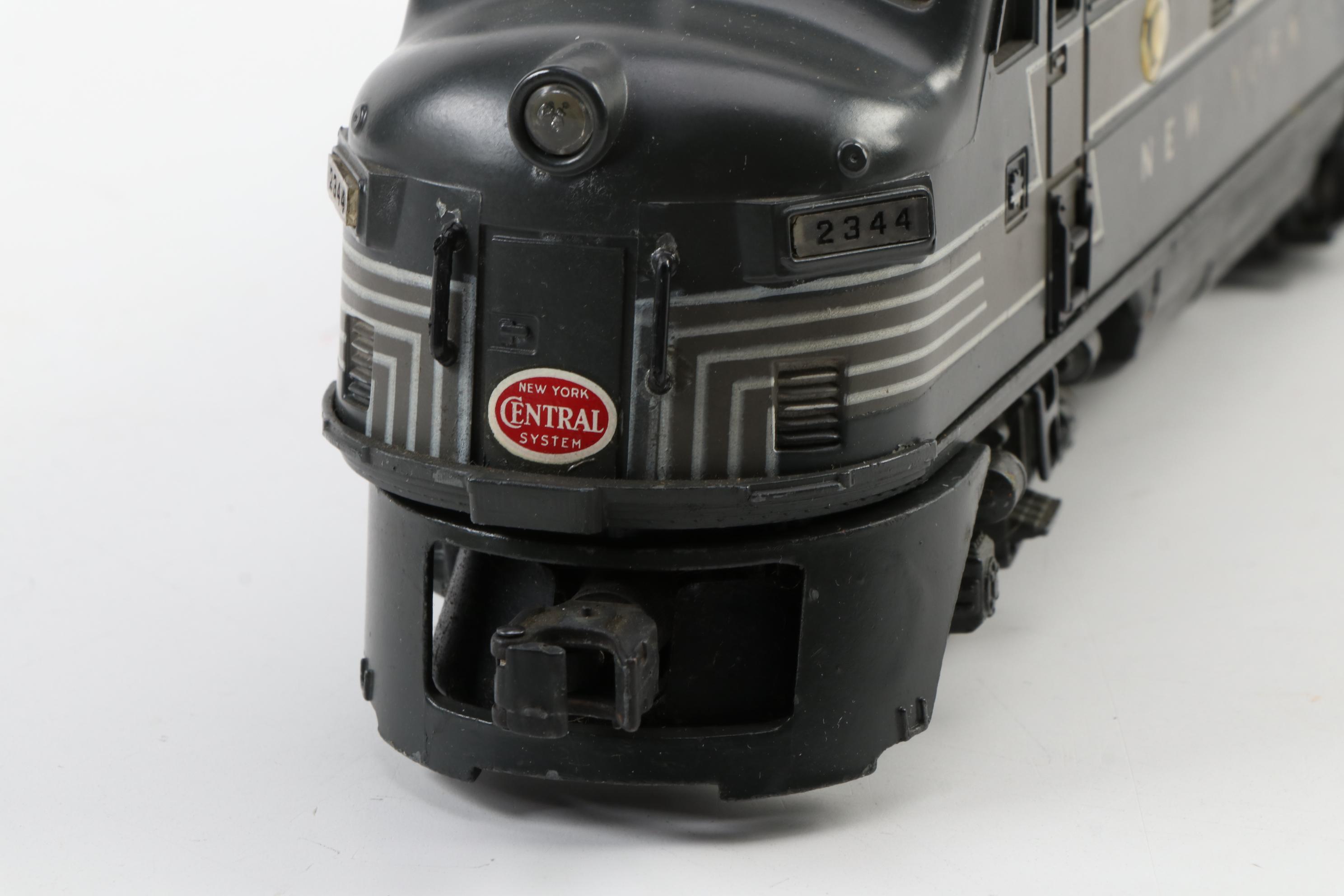 Lionel O Gauge New York Central Post War Diesel Engine and Passenger Car