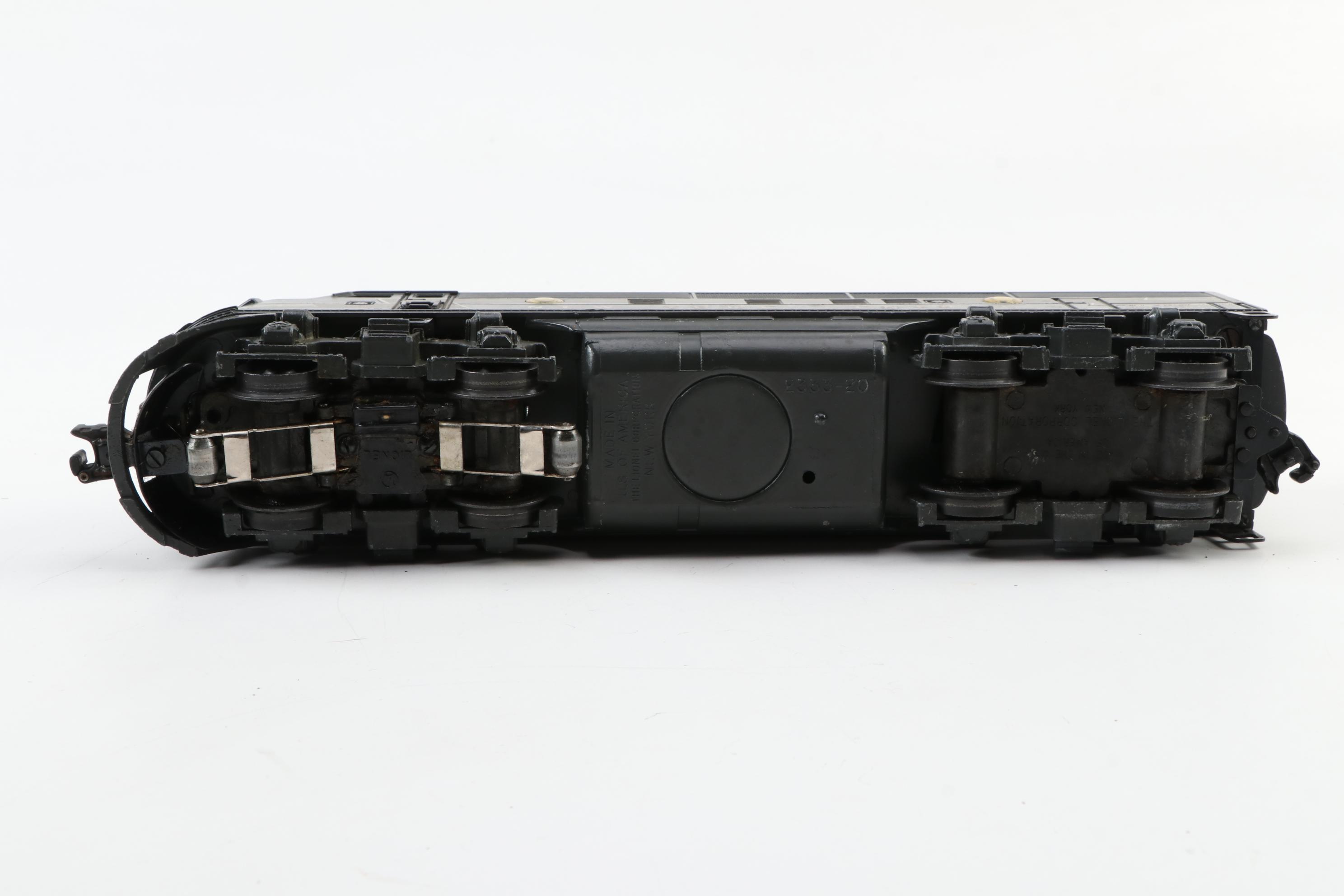 Lionel O Gauge New York Central Post War Diesel Engine and Passenger Car