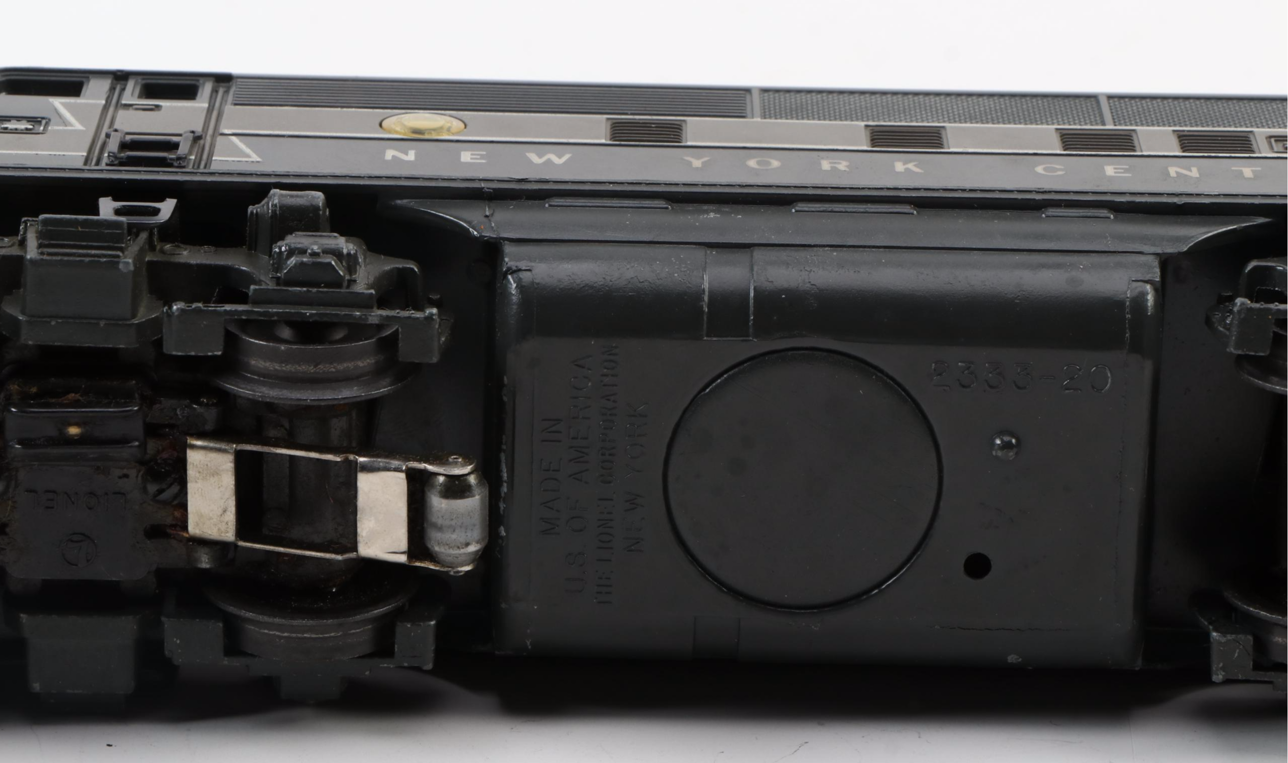 Lionel O Gauge New York Central Post War Diesel Engine and Passenger Car