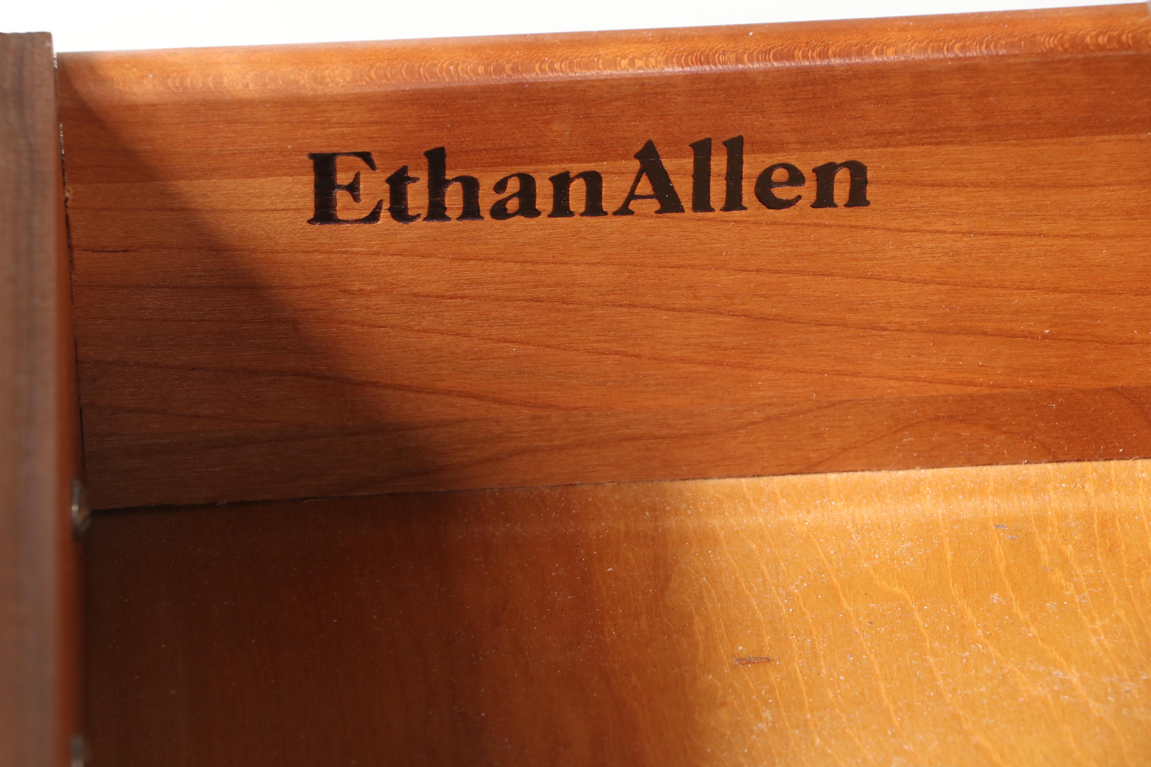 Ethan Allen Chippendale Style Cherrywood Eight-Drawer Dresser, Late 20th Century