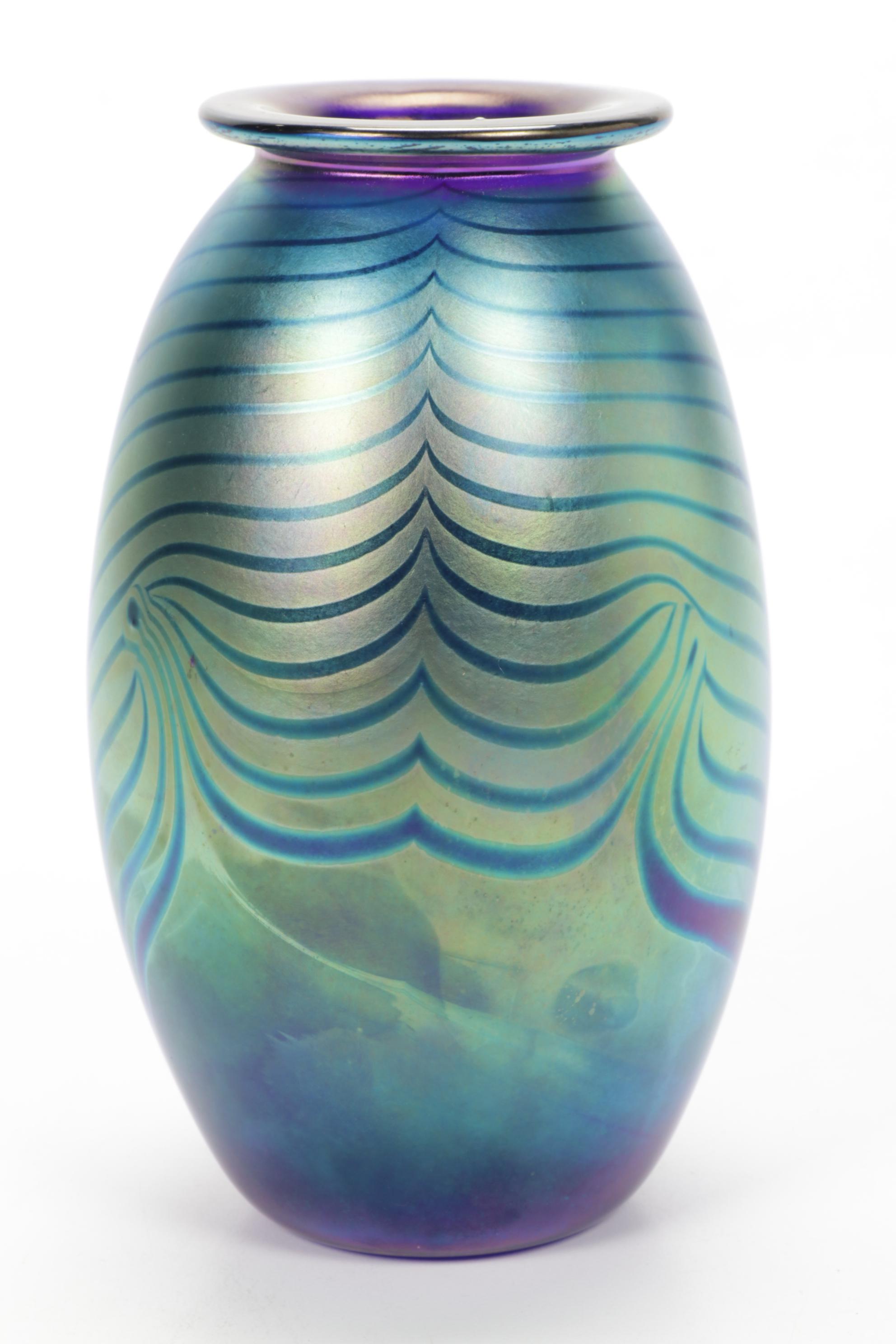 Robert Eickholt Handblown Iridescent Pulled Feather Art Glass Vase, 1985