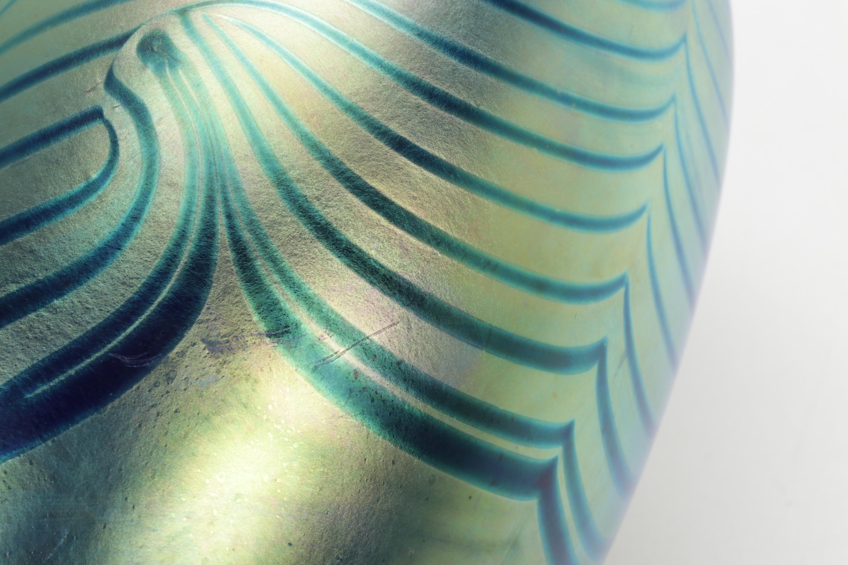 Robert Eickholt Handblown Iridescent Pulled Feather Art Glass Vase, 1985