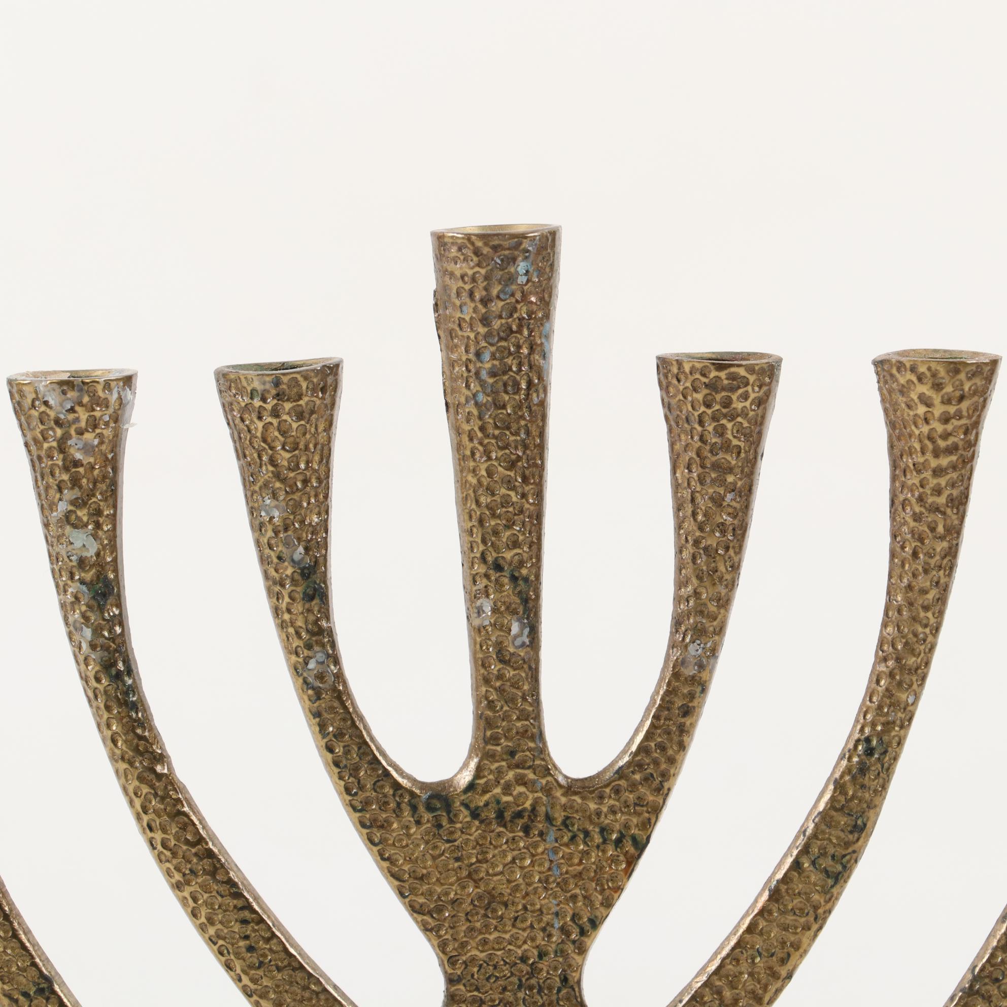 Dual-Language "Siddur Avodat" with Menorah and Other Judaica