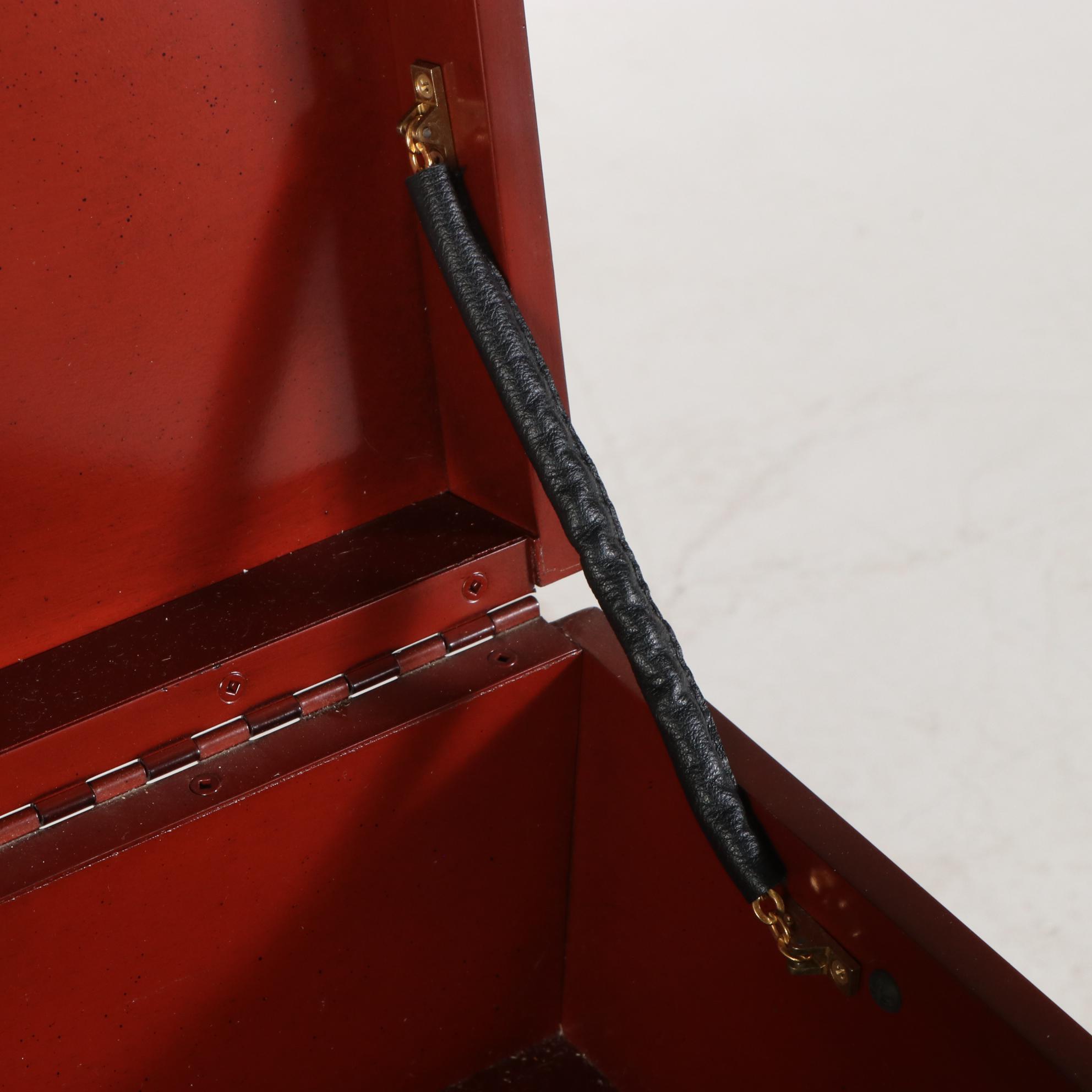 Drexel Heritage "Et Cetera" Painted and Parcel-Gilt Chinoiserie Chest-on-Stand