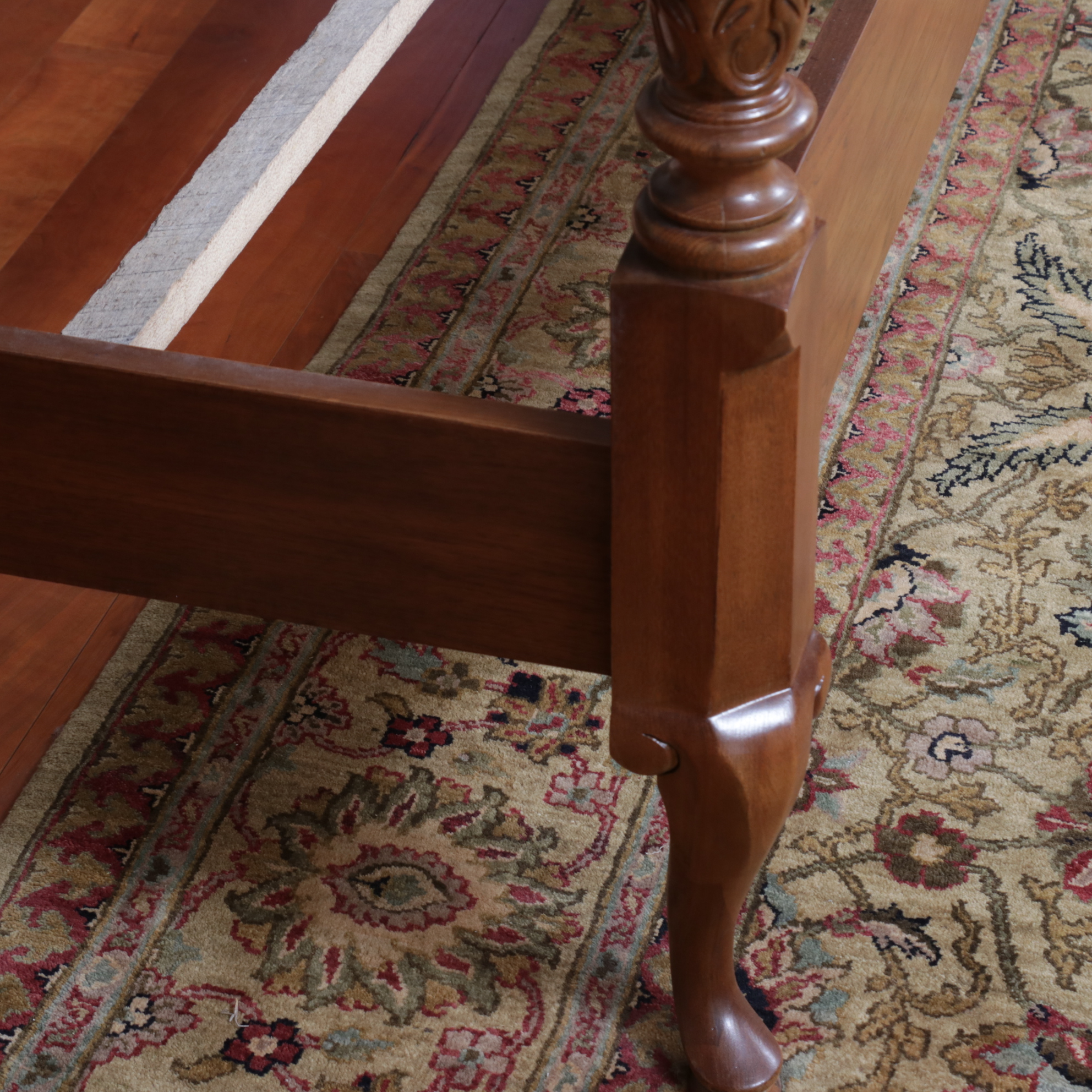 Queen Anne Style Four Poster Queen Size Bed Frame