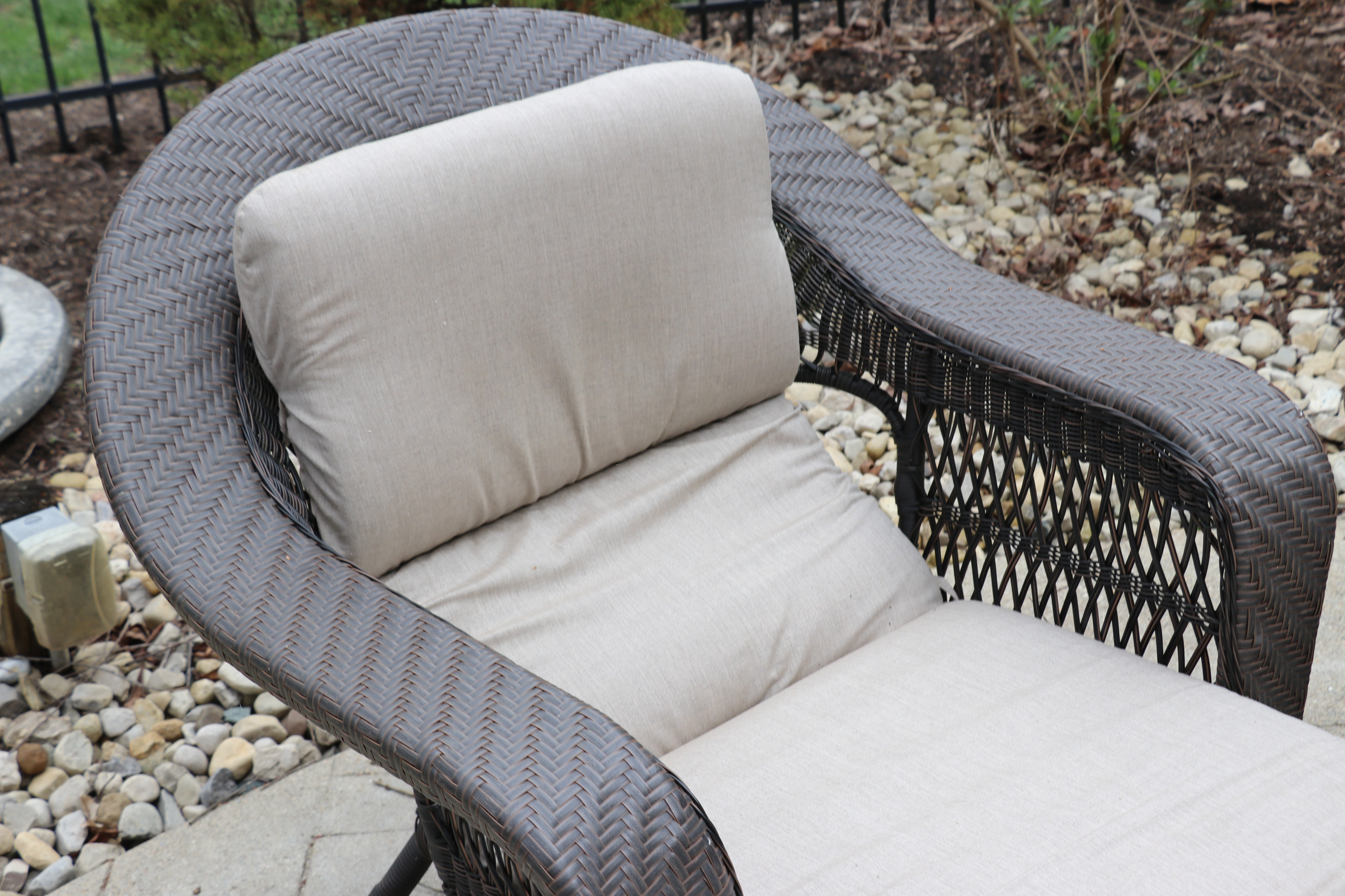 Outdoor Patio Chaise Lounge with Glass Top Side Table