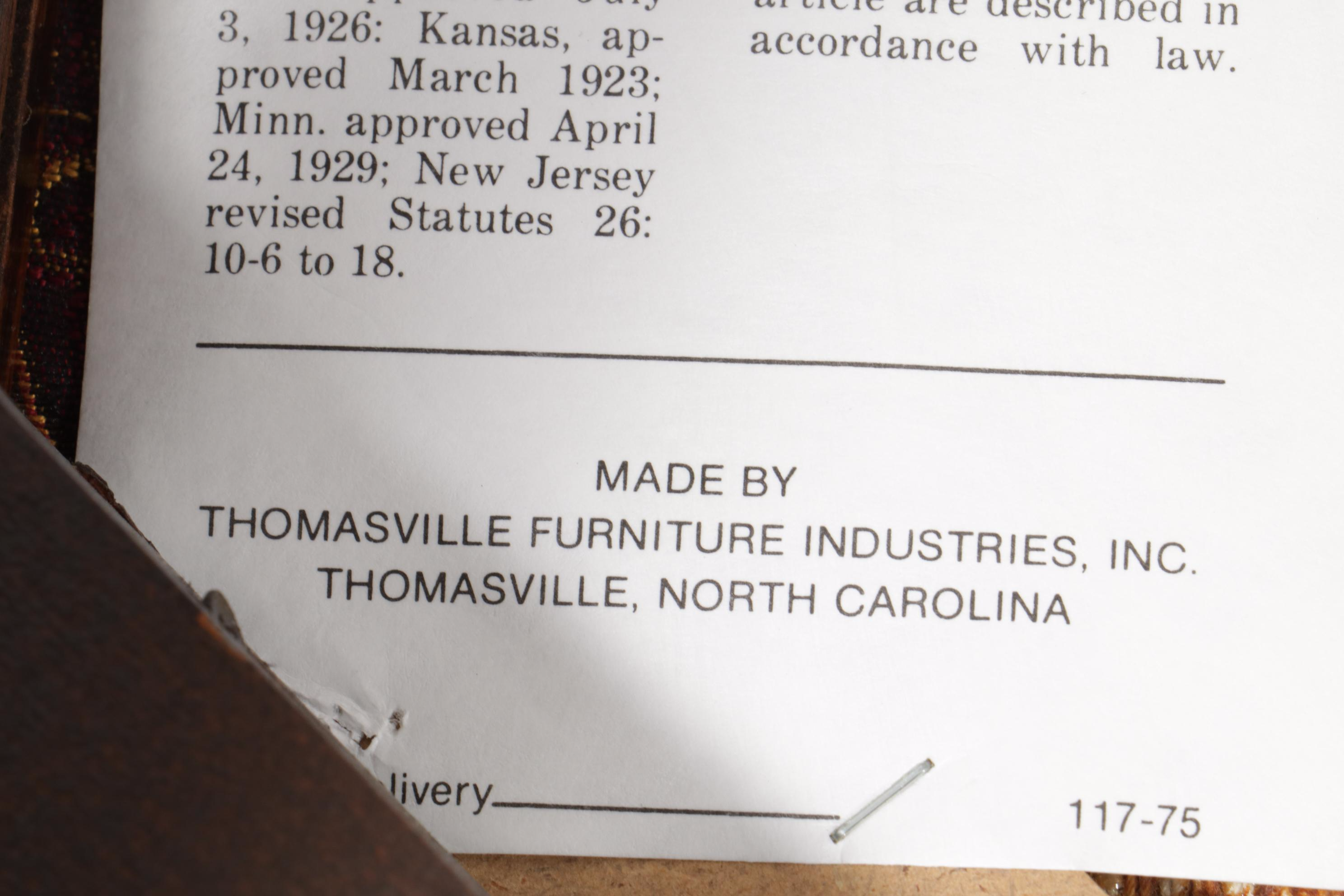 Thomasville Queen Anne Style Dining Table and Chairs, Late 20th Century