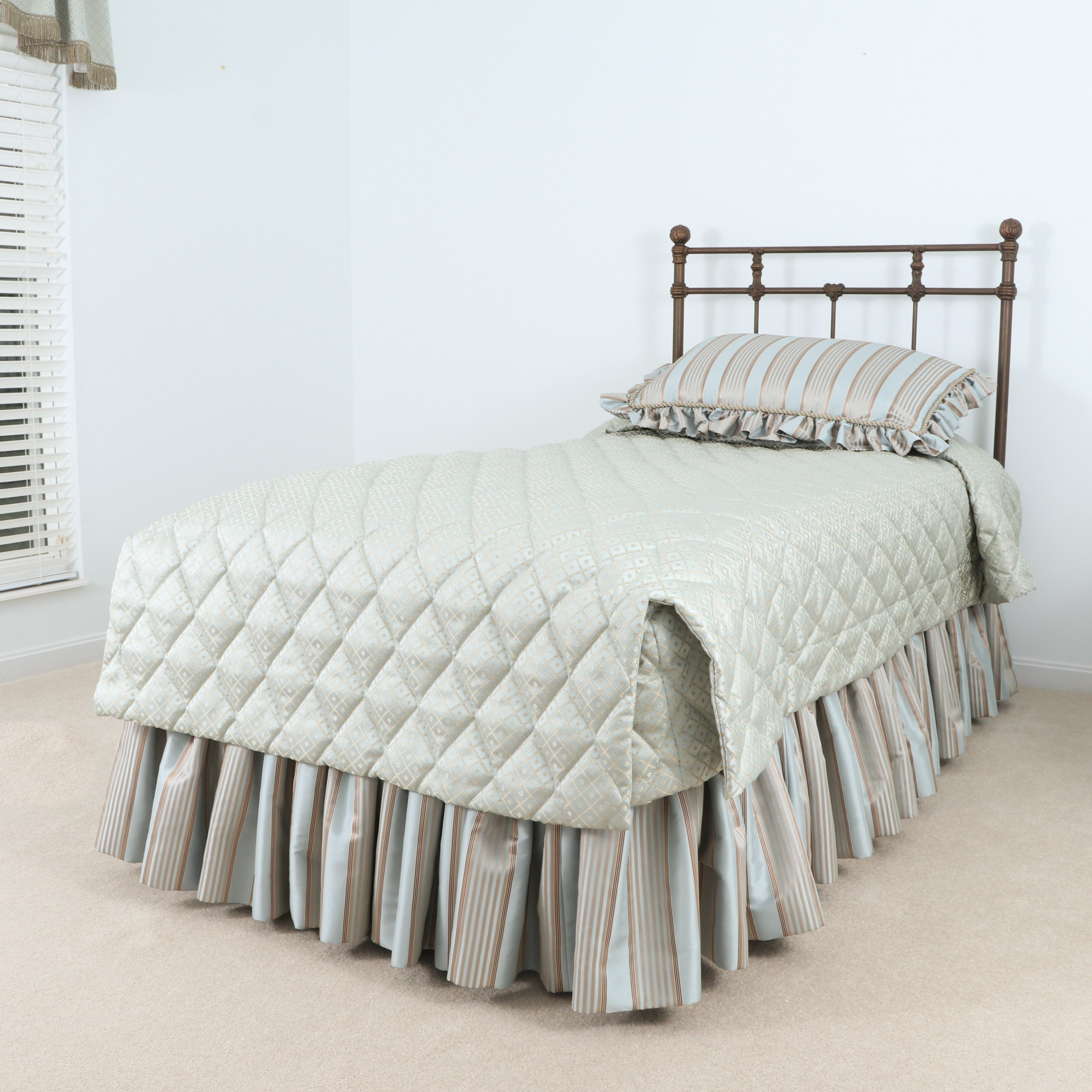 Sleep Number 5000 Model Adjustable Twin Bed with Base and Headboard