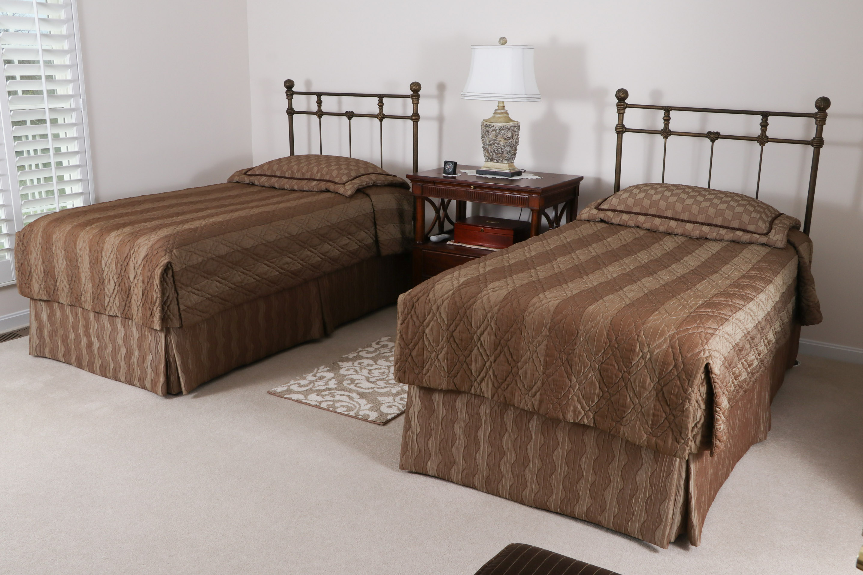 Sleep Number 5000 Model Twin Beds with Headboards