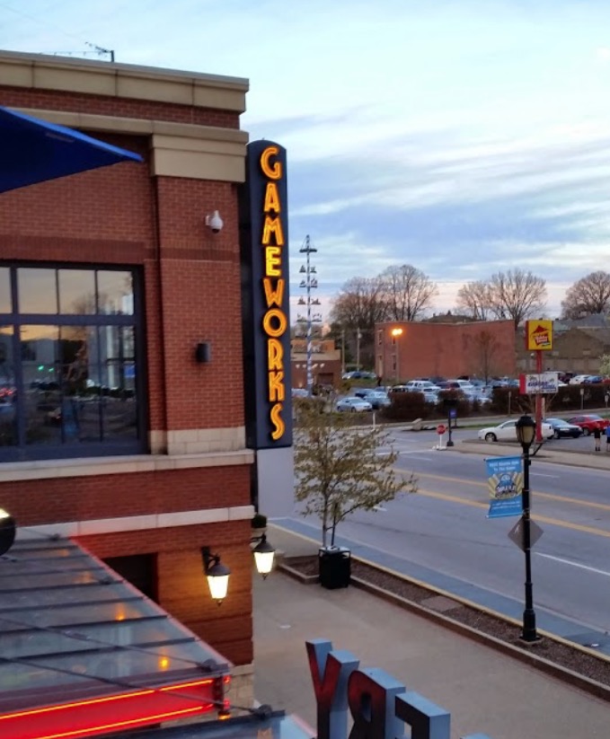 One Night Stay at Marriott Riverside with Certificates to Hofbrähaus and More