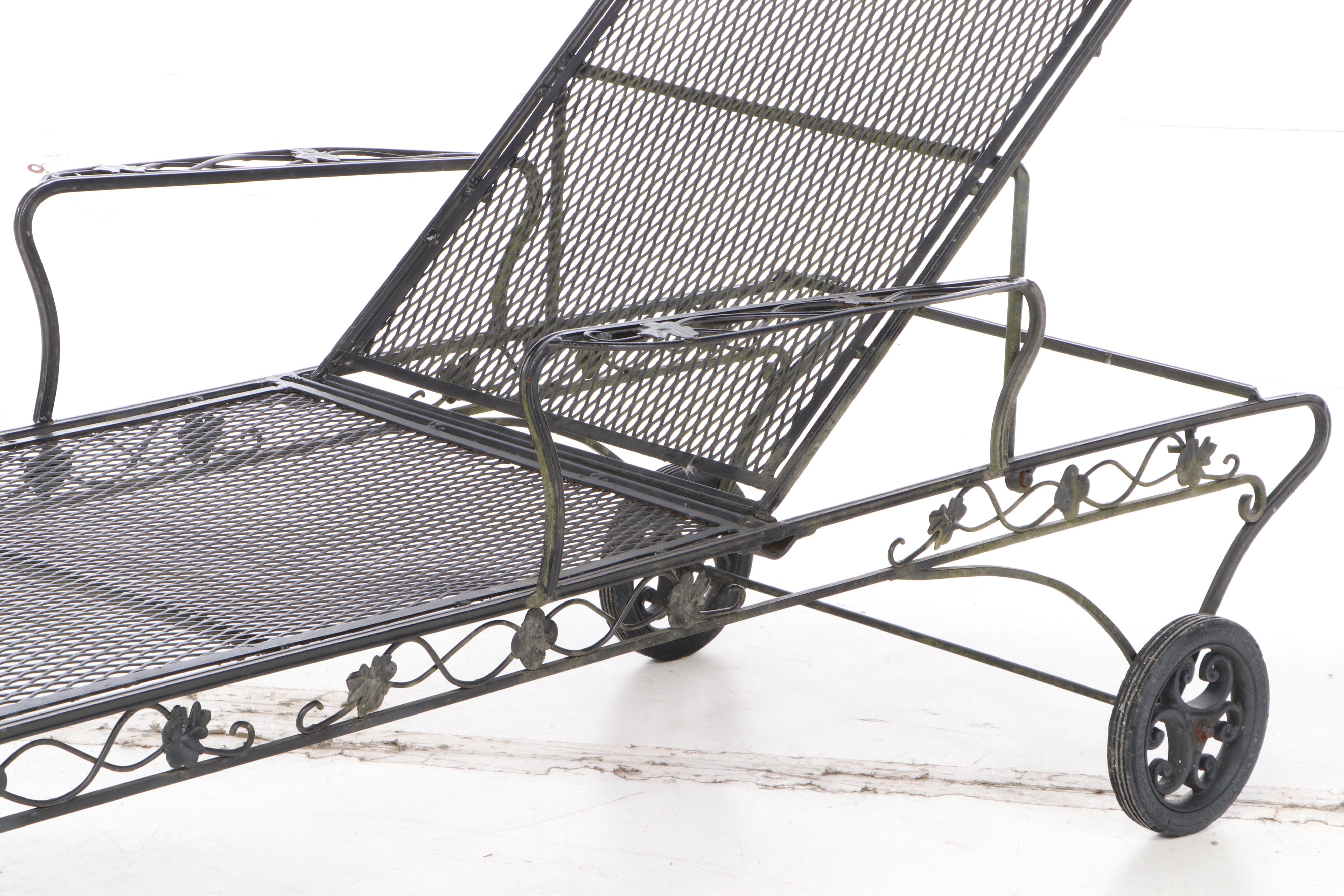 Black Painted Wire Mesh Patio Adjustable Chaise with Side Table