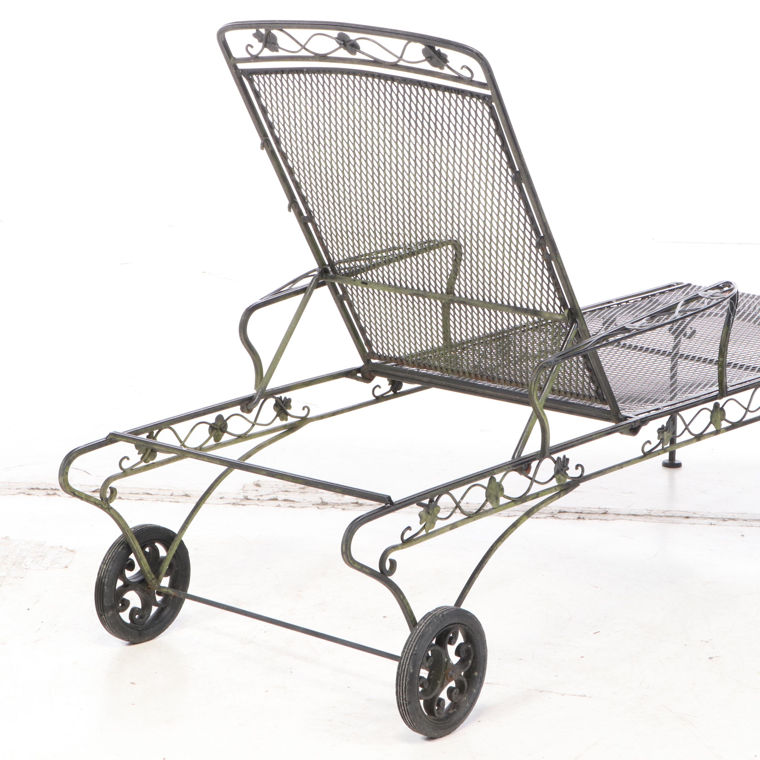 Black Painted Wire Mesh Patio Adjustable Chaise with Side Table