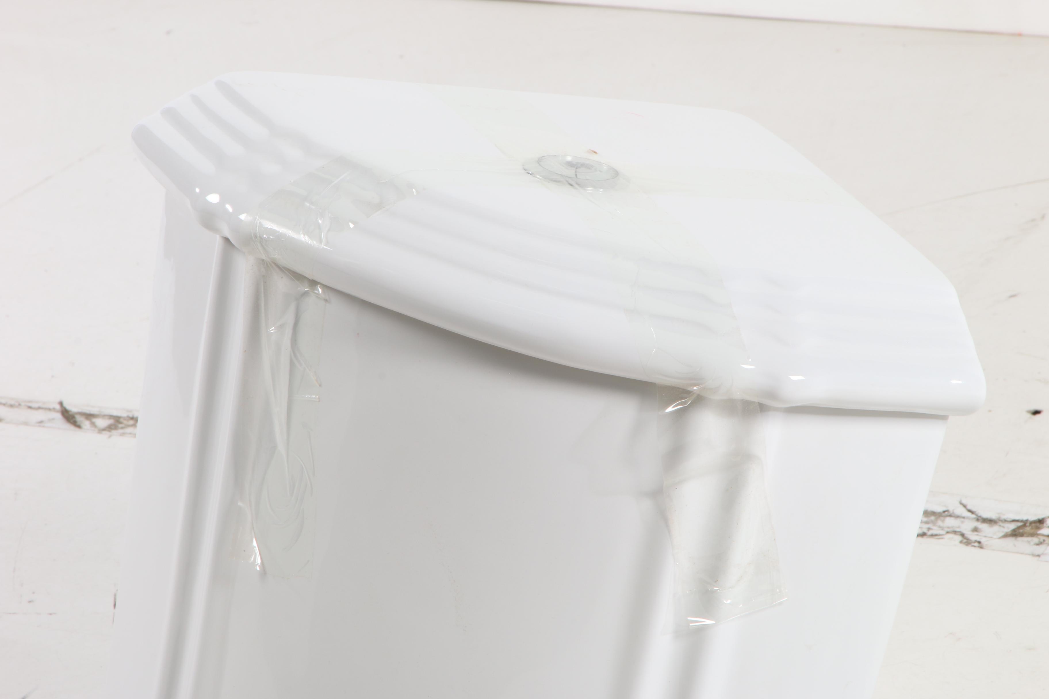 "Regent" Porcelain Corner Toilet Tank in White