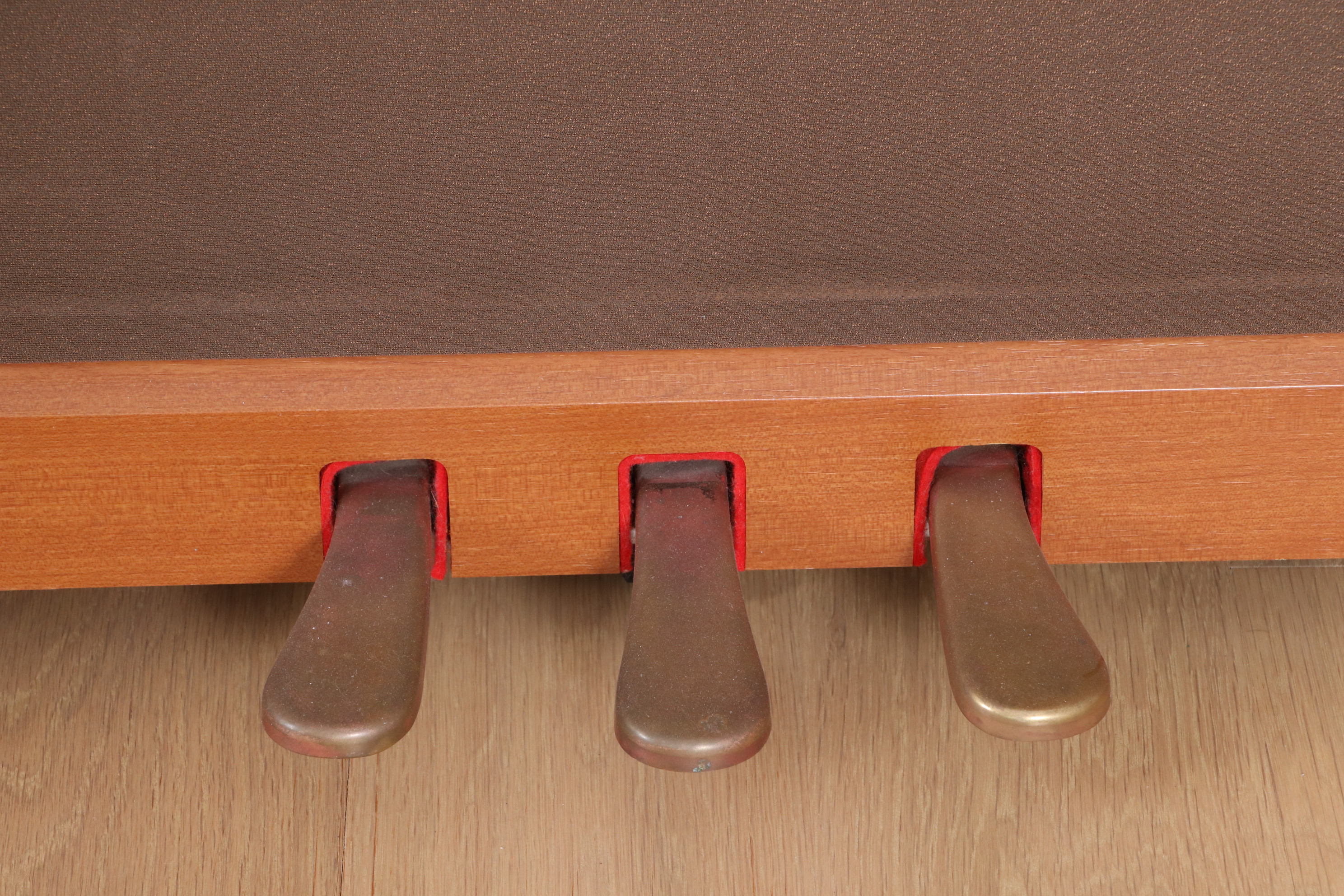 Yamaha Clavinova Piano Keyboard with Cherry Finish, 2002