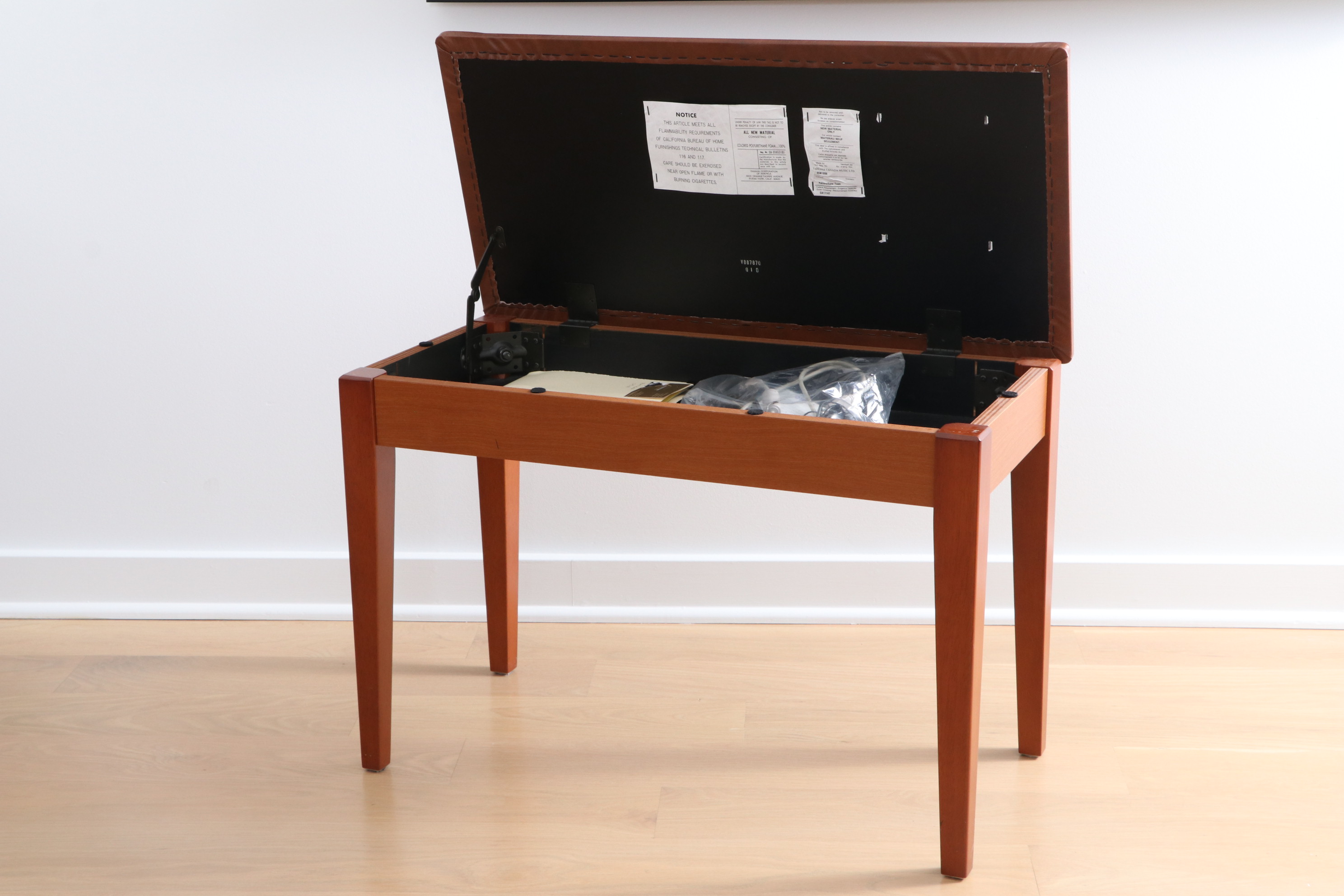 Yamaha Clavinova Piano Keyboard with Cherry Finish, 2002